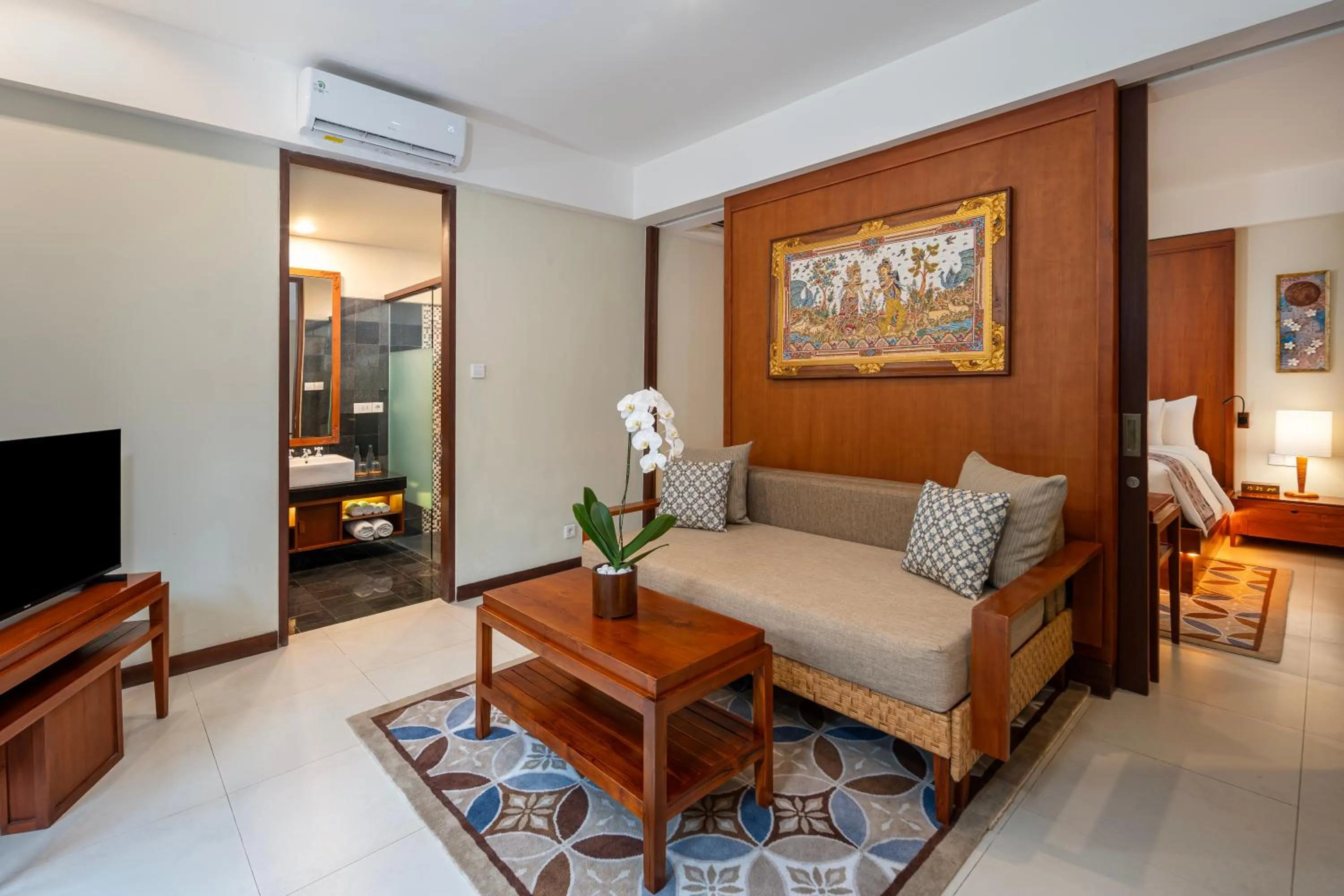 Living room, Bed in Kuta Seaview Beach Resort