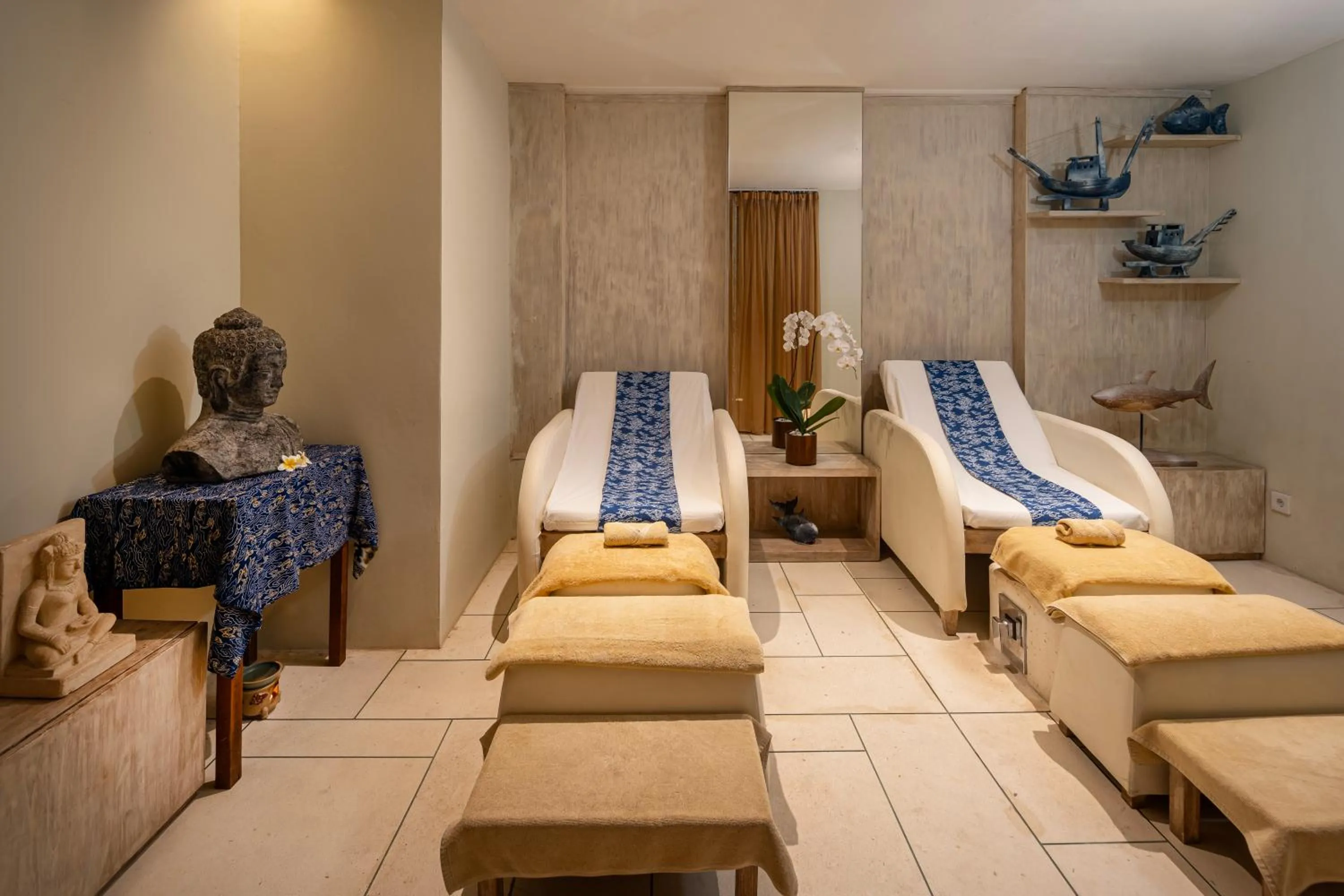 Massage, Bed in Kuta Seaview Beach Resort