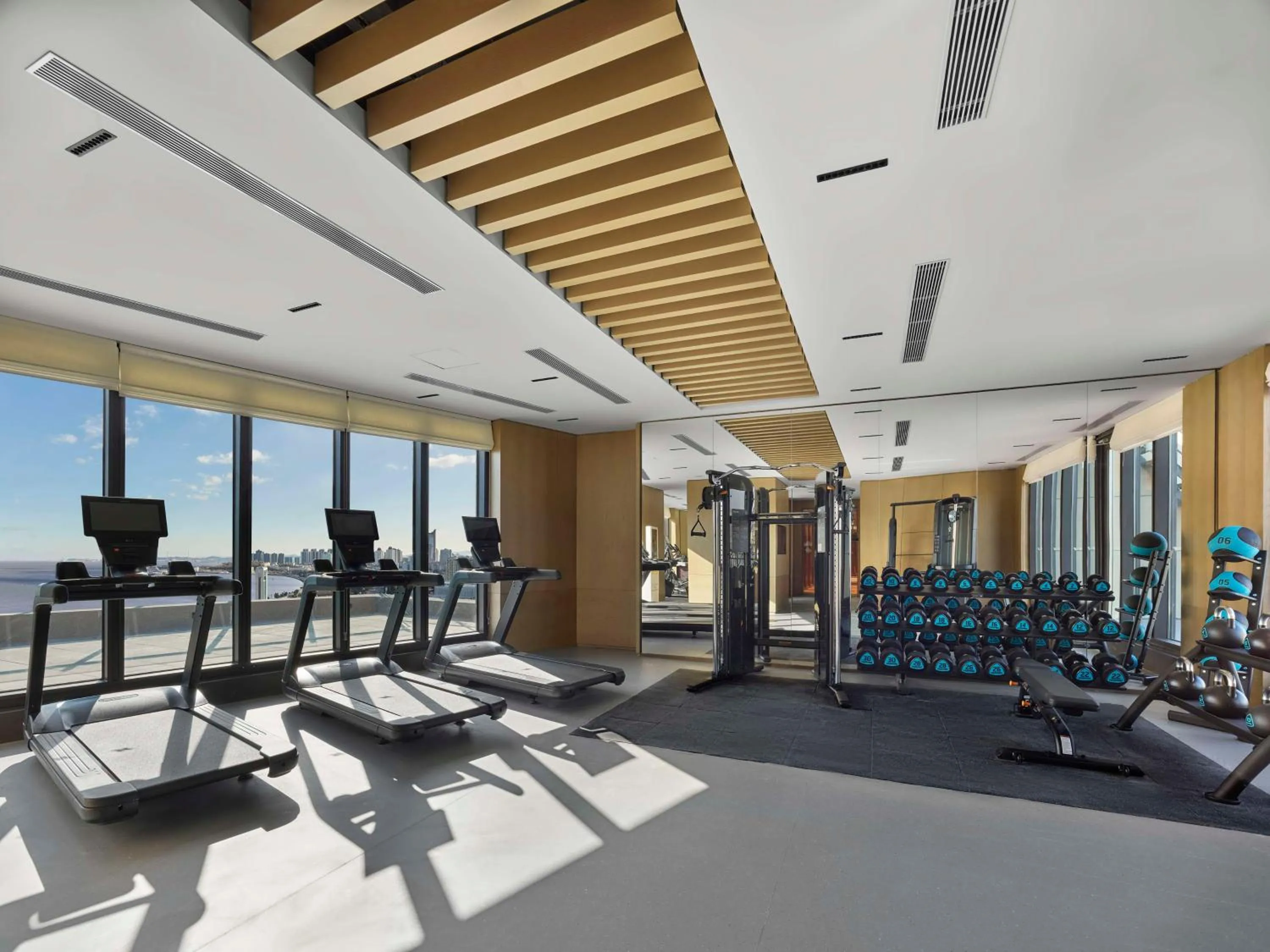 Fitness centre/facilities in DoubleTree by Hilton Weihai