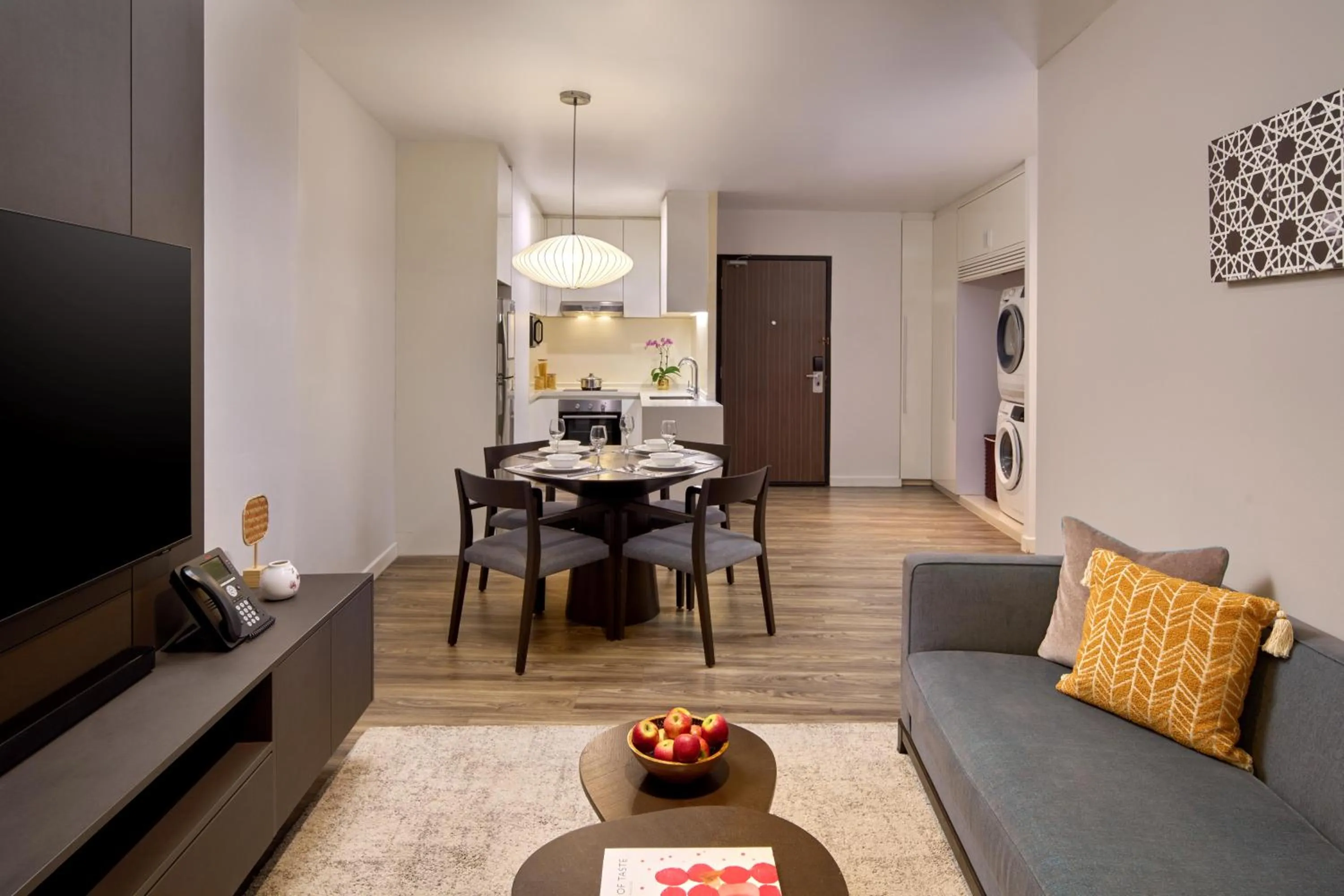 TV and multimedia in PARKROYAL Serviced Suites Singapore