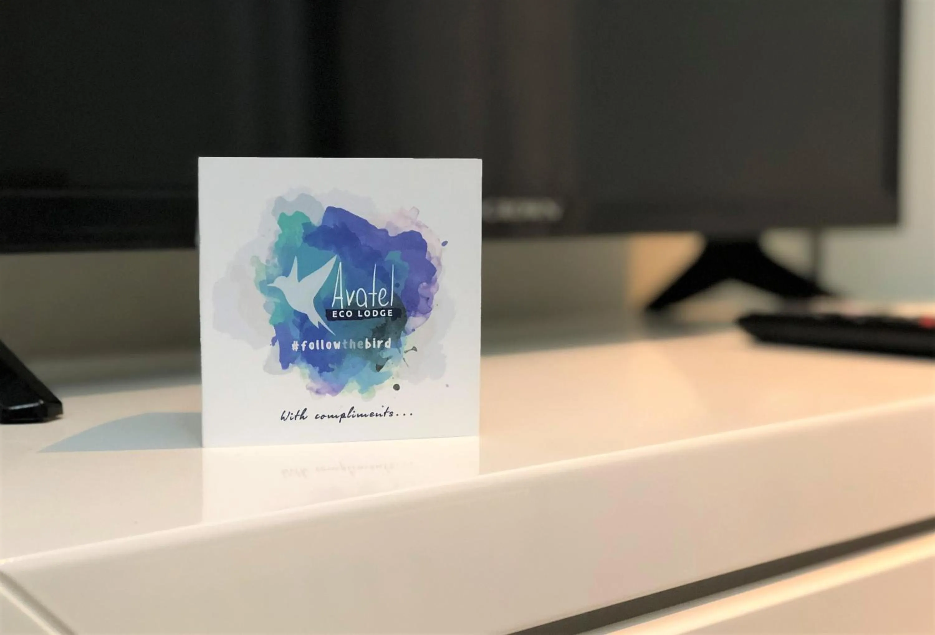 Text overlay in Avatel Eco Lodge