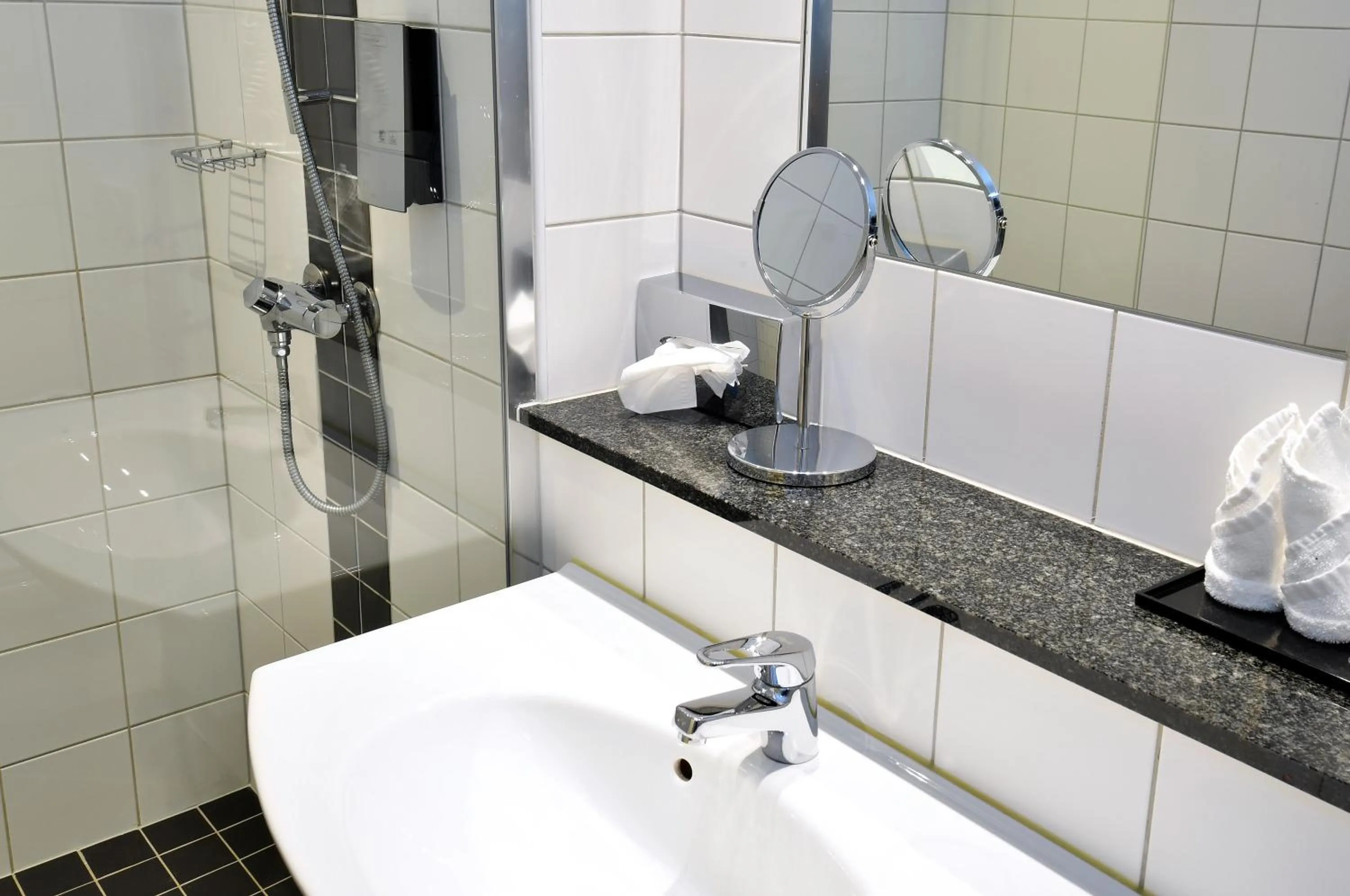 Shower in Thon PartnerHotel Baronen