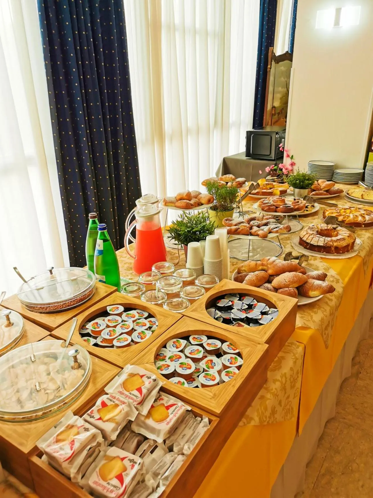 Food and drinks in Hotel Arabesco