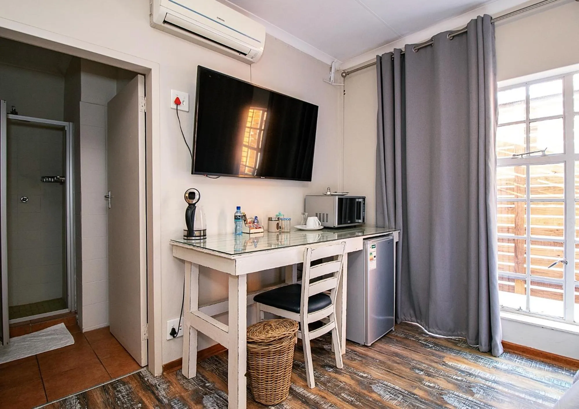 hair dresser in The Doors Inn