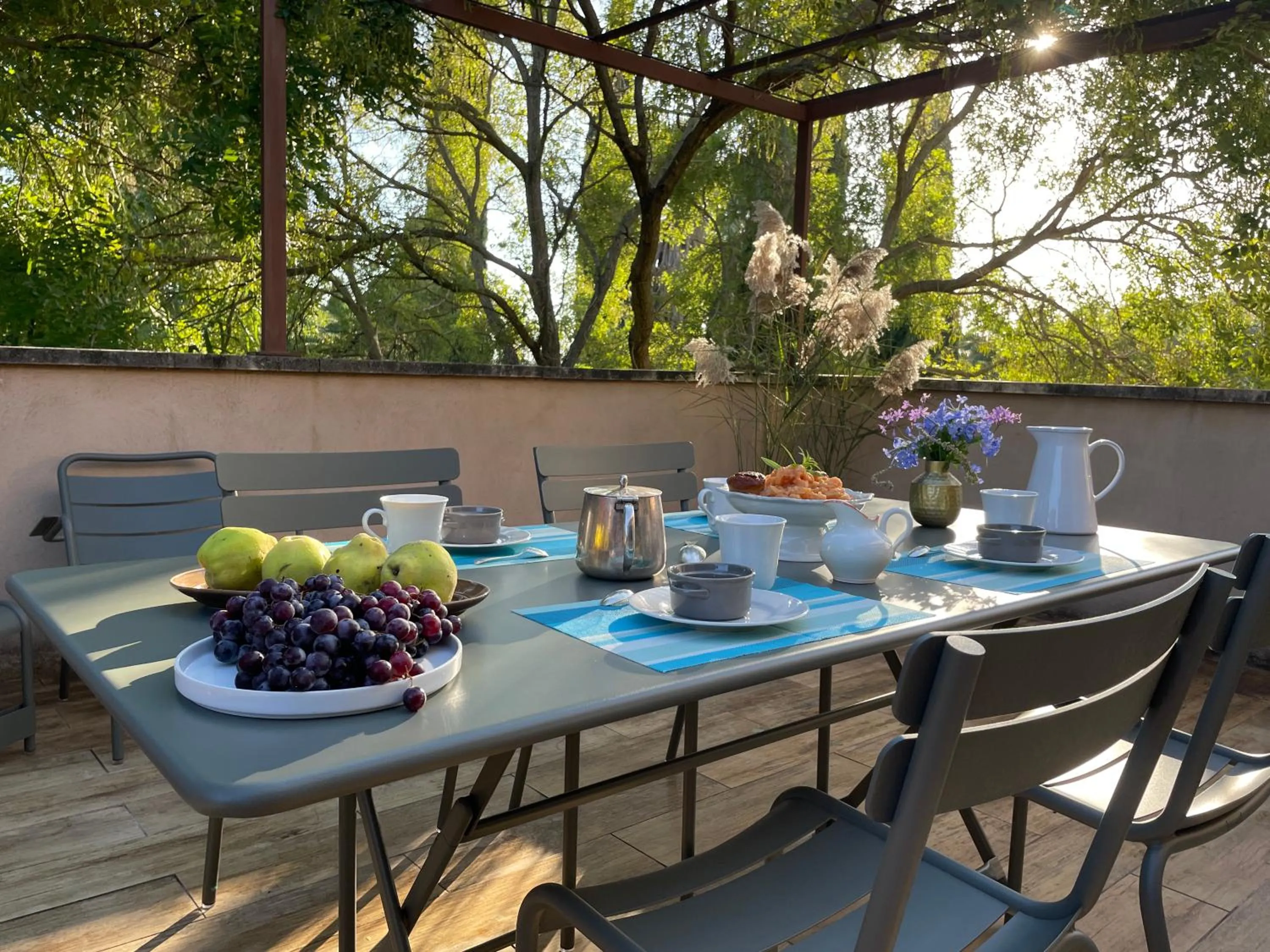 Patio in HOTEL et APPARTEMENTS DOMAINE DES CLOS - Teritoria