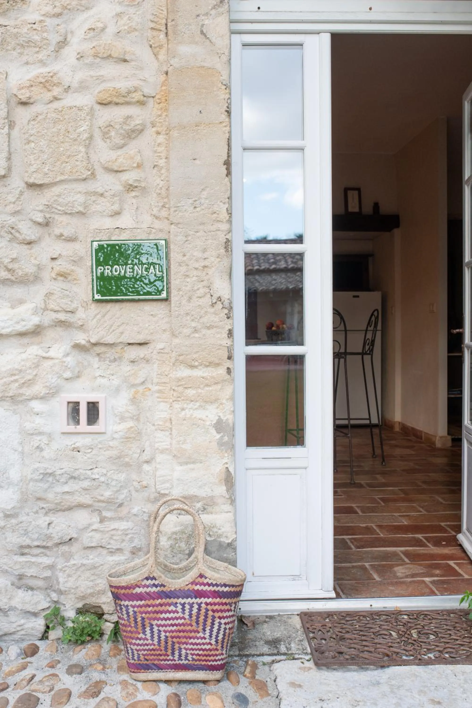 Facade/entrance in HOTEL et APPARTEMENTS DOMAINE DES CLOS - Teritoria