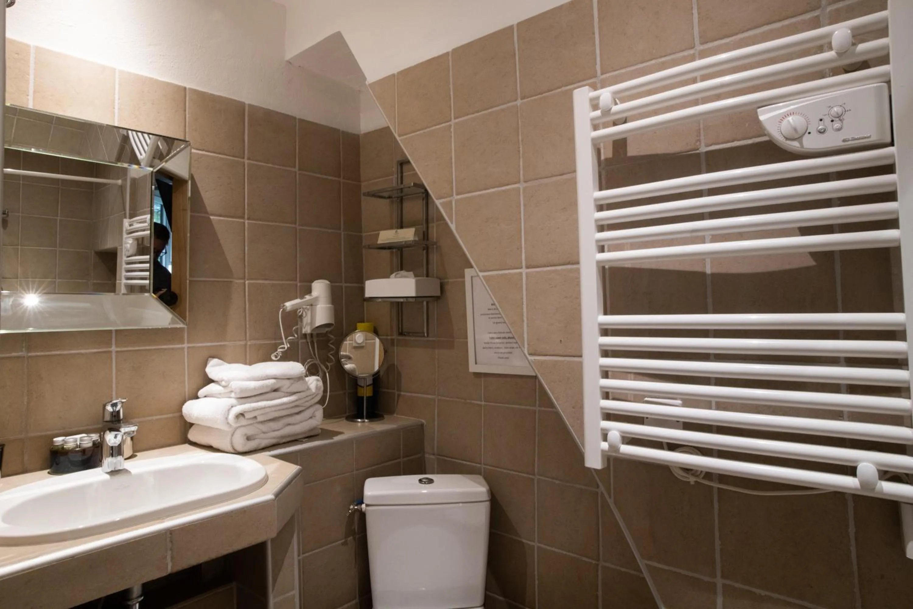 Shower in HOTEL et APPARTEMENTS DOMAINE DES CLOS - Teritoria