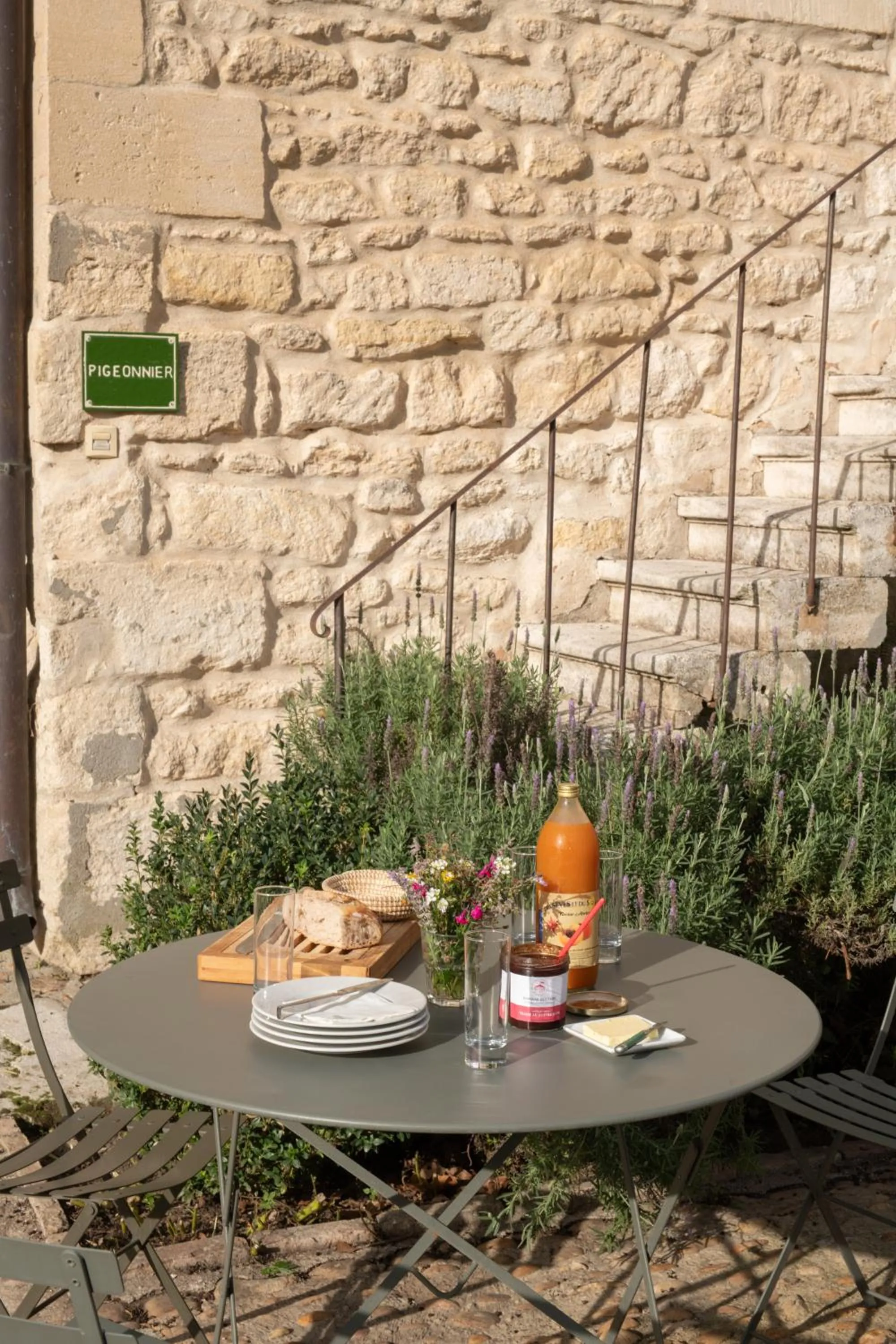 Patio in HOTEL et APPARTEMENTS DOMAINE DES CLOS - Teritoria