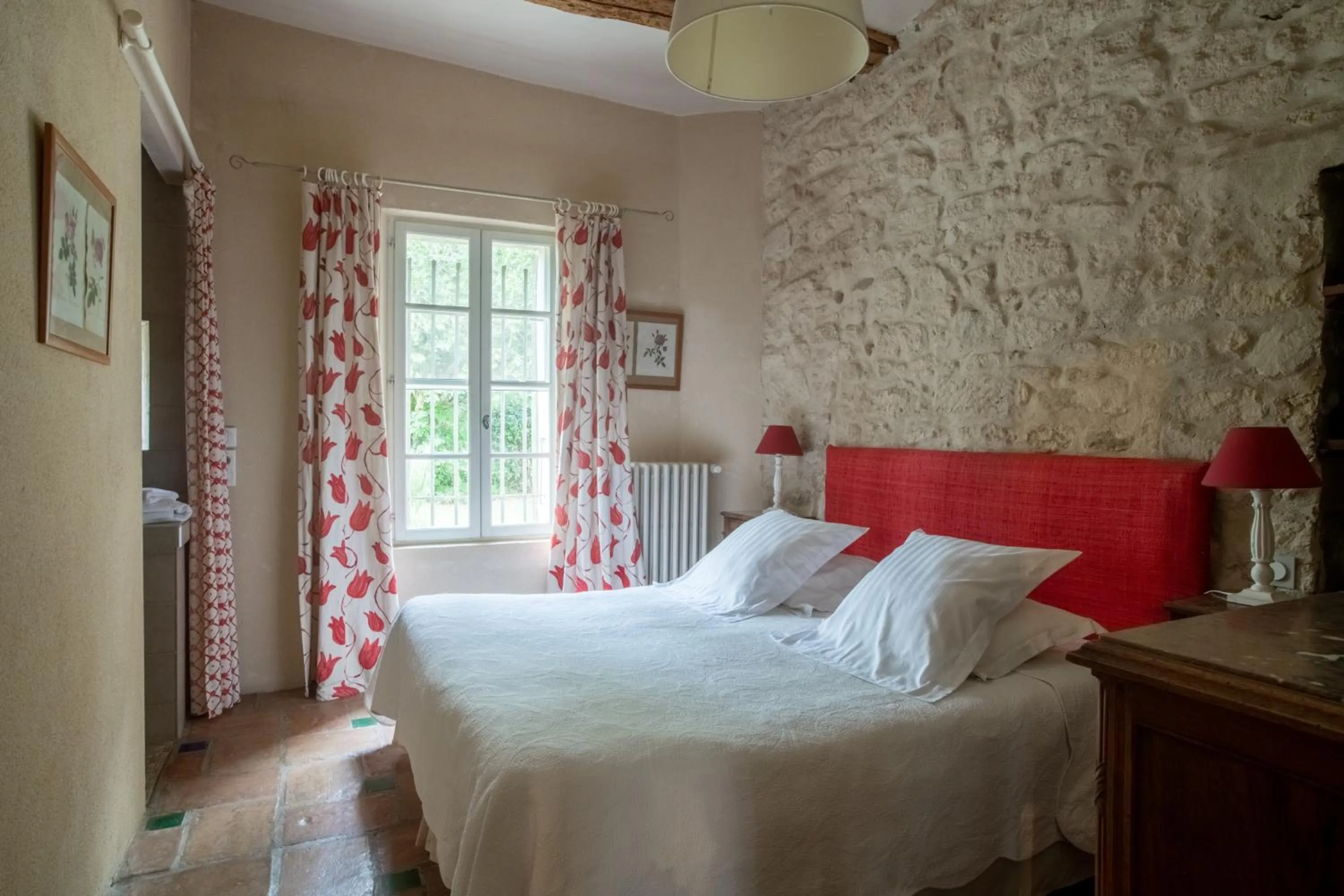 Bed in HOTEL et APPARTEMENTS DOMAINE DES CLOS - Teritoria