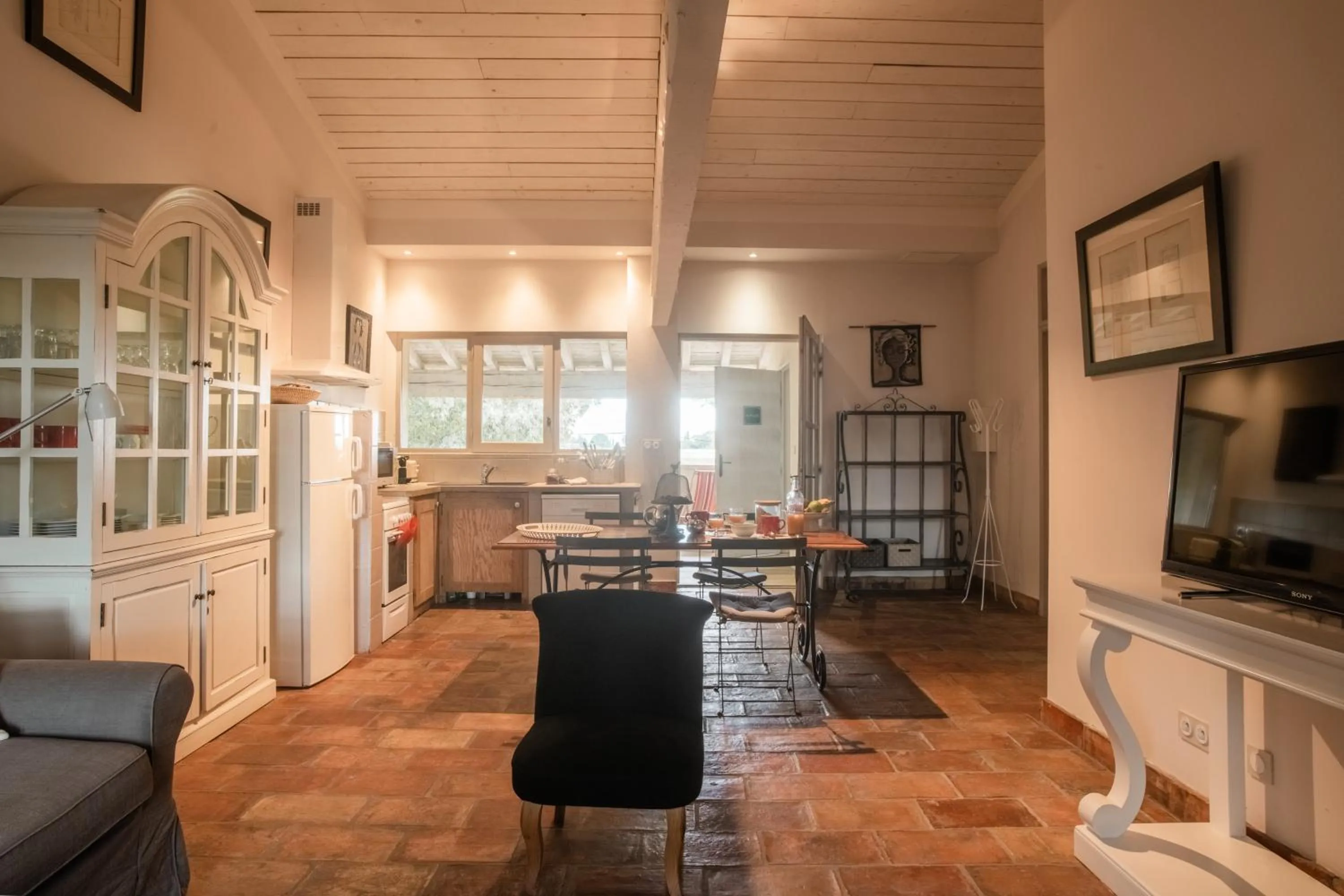 TV and multimedia in HOTEL et APPARTEMENTS DOMAINE DES CLOS - Teritoria