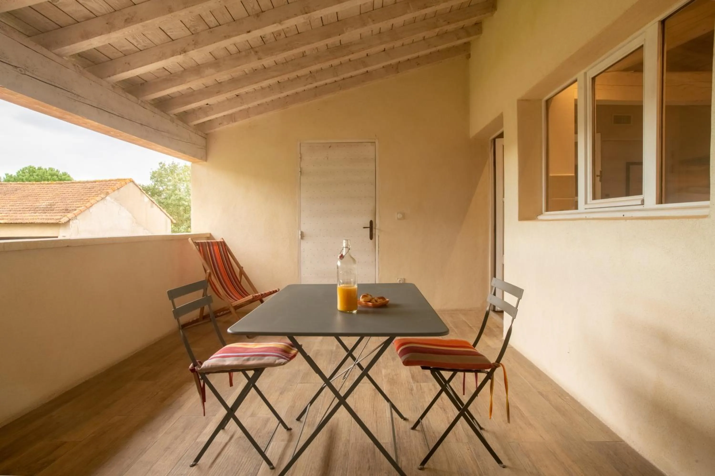 Patio in HOTEL et APPARTEMENTS DOMAINE DES CLOS - Teritoria
