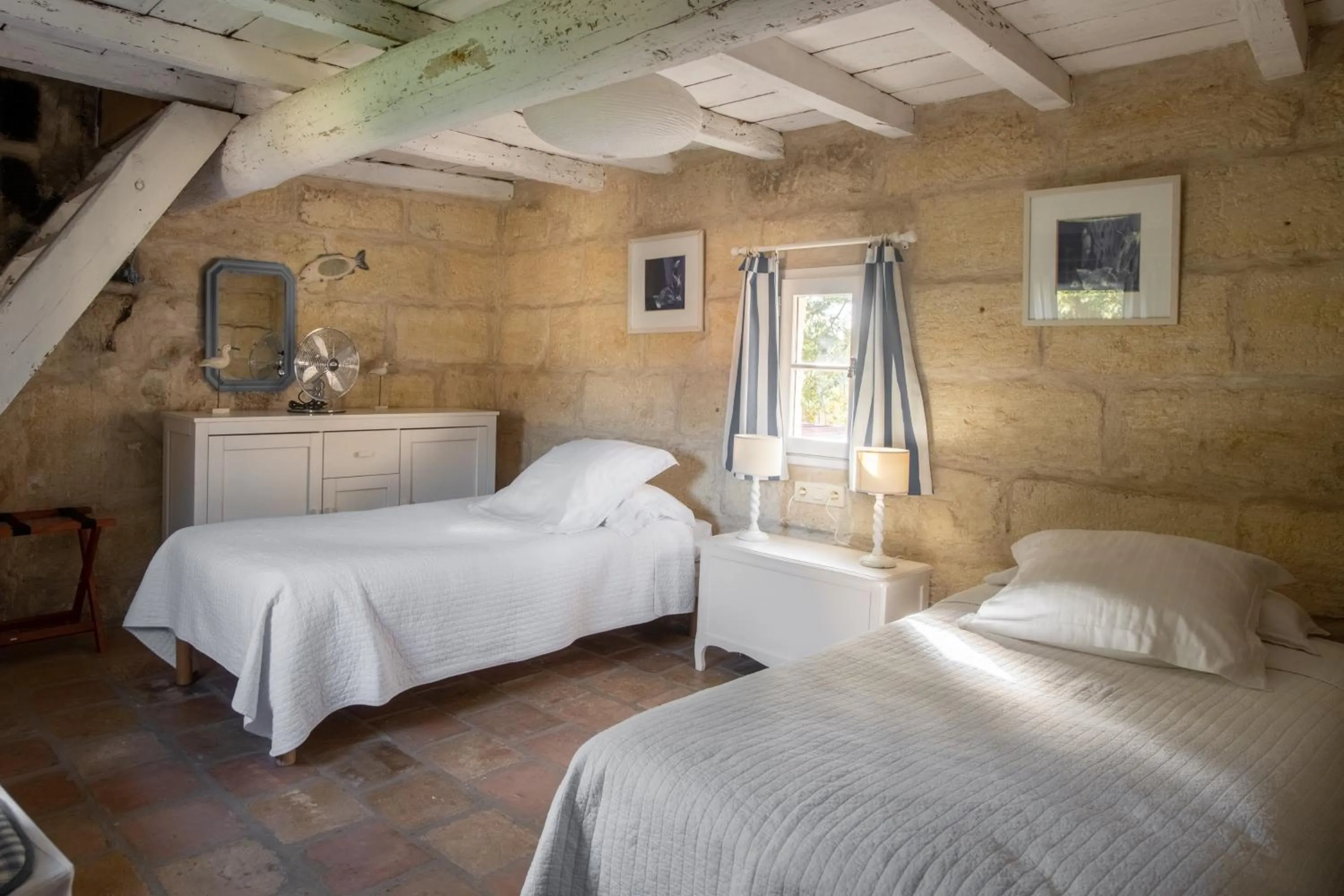 Bed in HOTEL et APPARTEMENTS DOMAINE DES CLOS - Teritoria