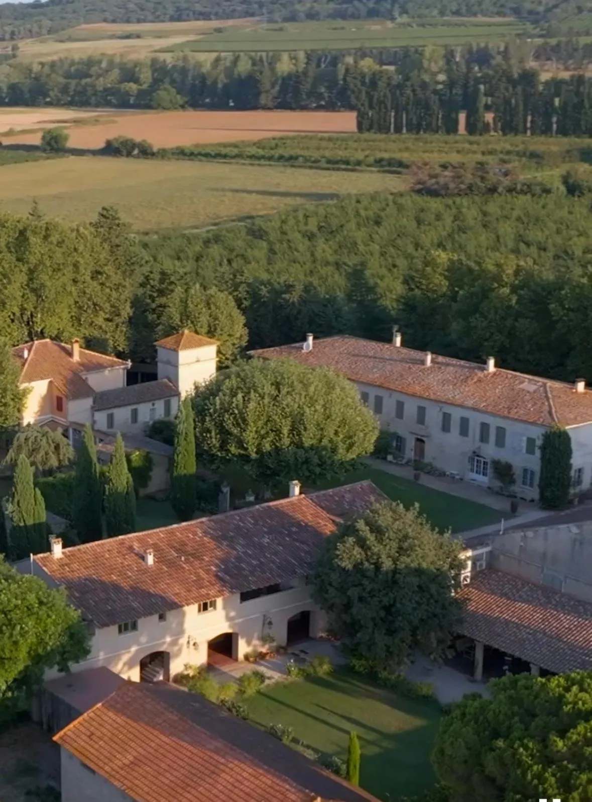 Property building in HOTEL et APPARTEMENTS DOMAINE DES CLOS - Teritoria