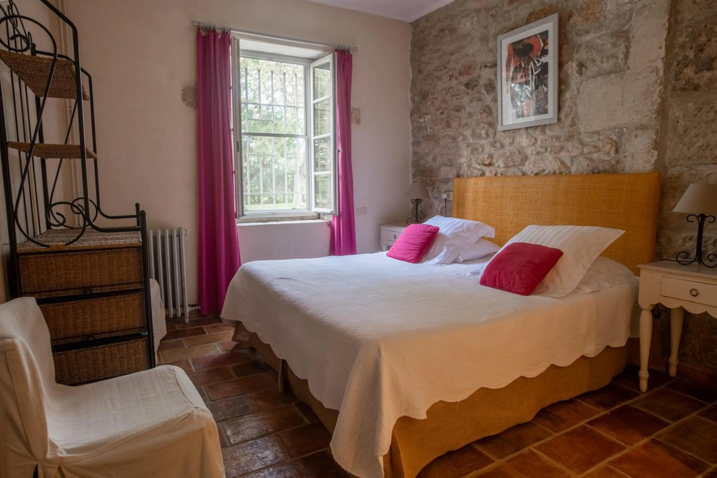 Bed in HOTEL et APPARTEMENTS DOMAINE DES CLOS - Teritoria