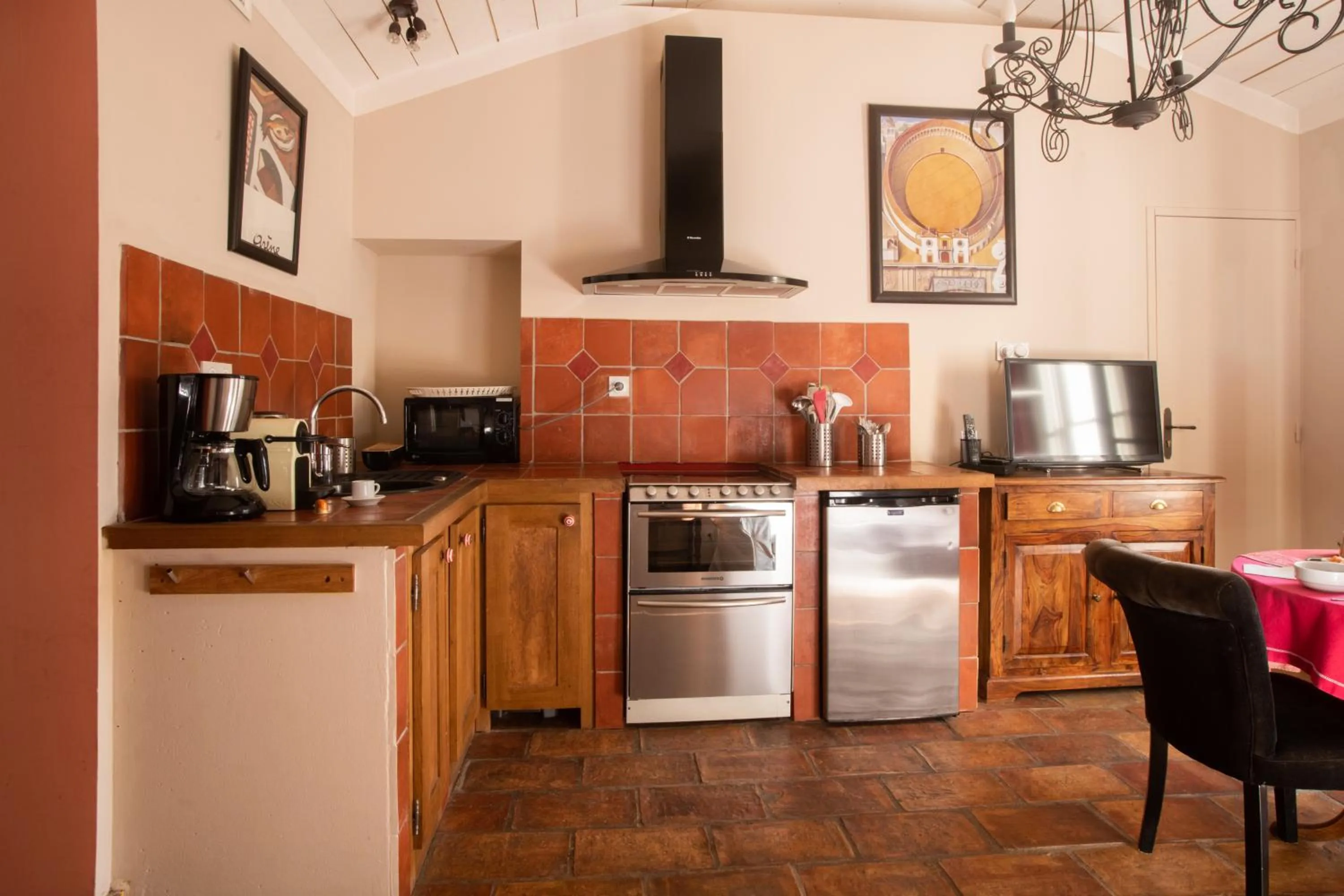 Kitchen or kitchenette in HOTEL et APPARTEMENTS DOMAINE DES CLOS - Teritoria