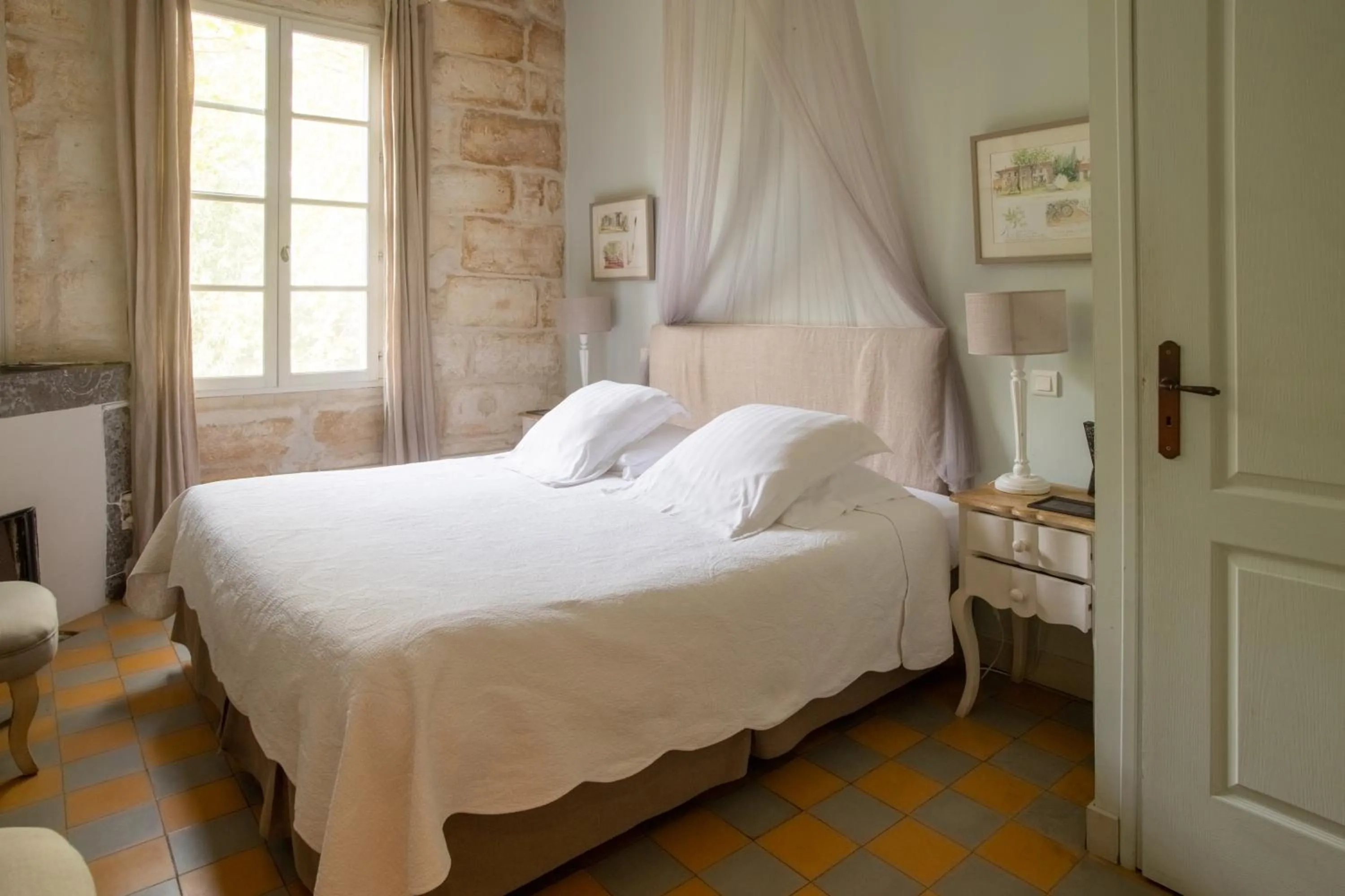 Bed in HOTEL et APPARTEMENTS DOMAINE DES CLOS - Teritoria