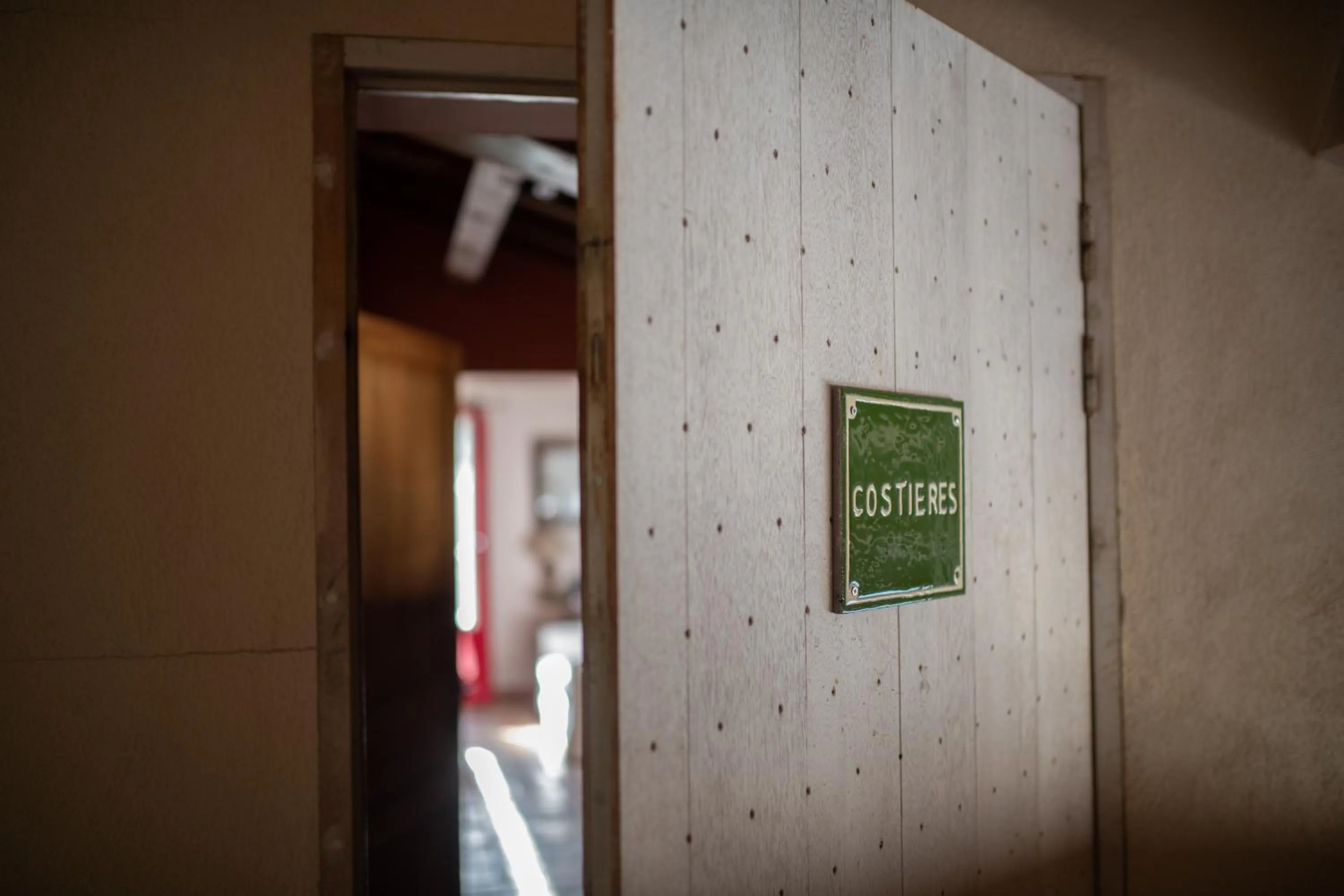 Facade/entrance in HOTEL et APPARTEMENTS DOMAINE DES CLOS - Teritoria