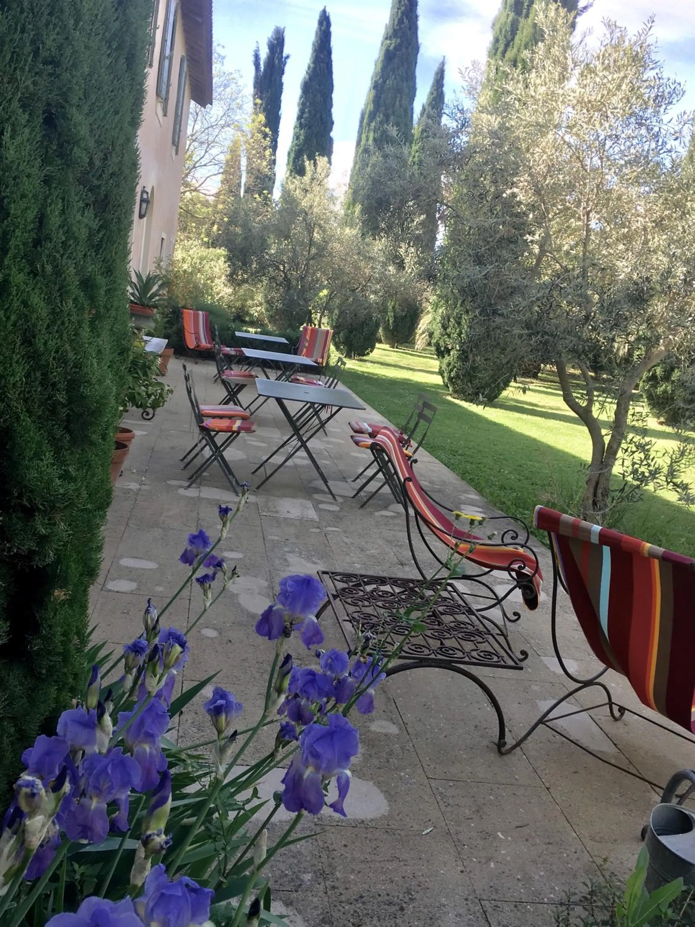 Facade/entrance in HOTEL et APPARTEMENTS DOMAINE DES CLOS - Teritoria