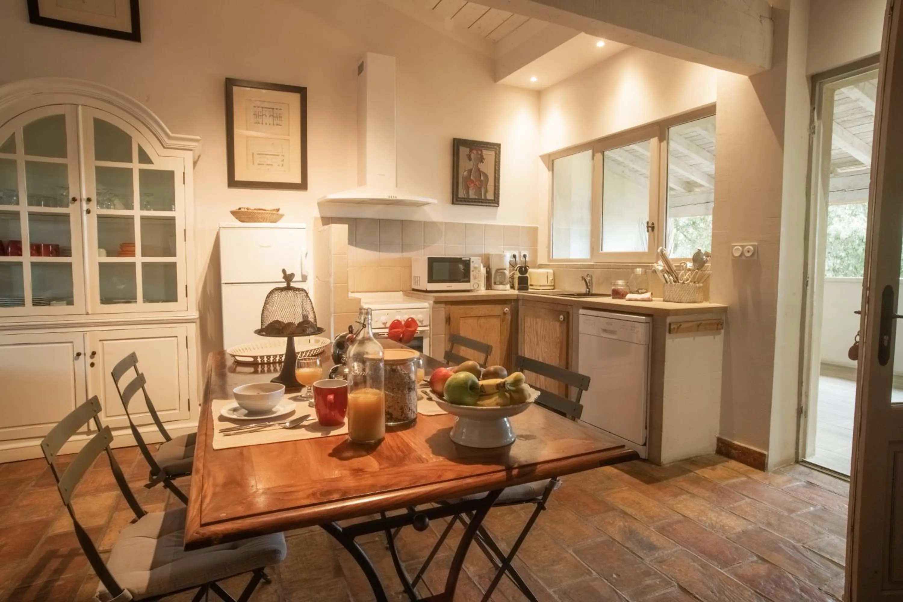 Kitchen or kitchenette in HOTEL et APPARTEMENTS DOMAINE DES CLOS - Teritoria