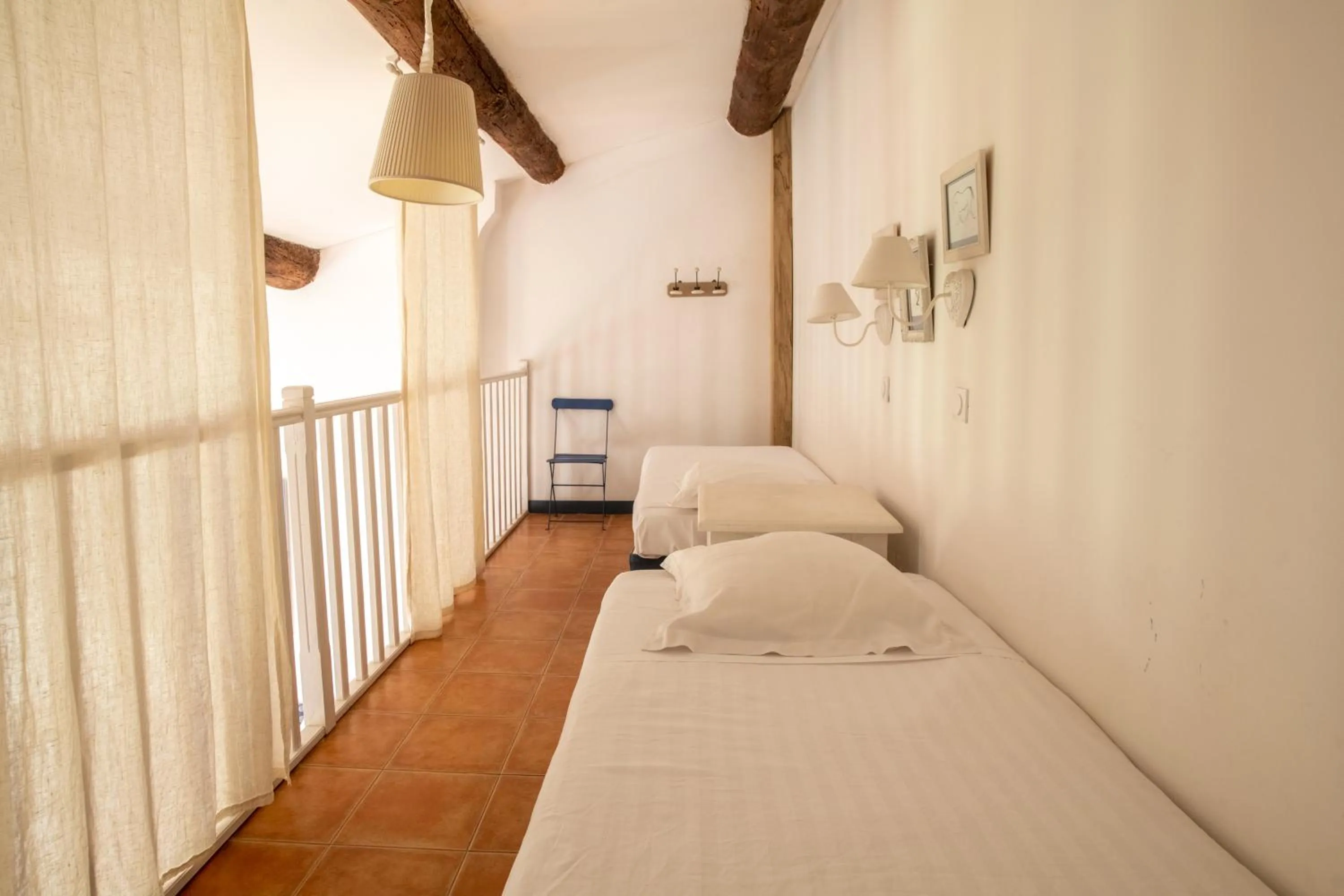 Bed in HOTEL et APPARTEMENTS DOMAINE DES CLOS - Teritoria