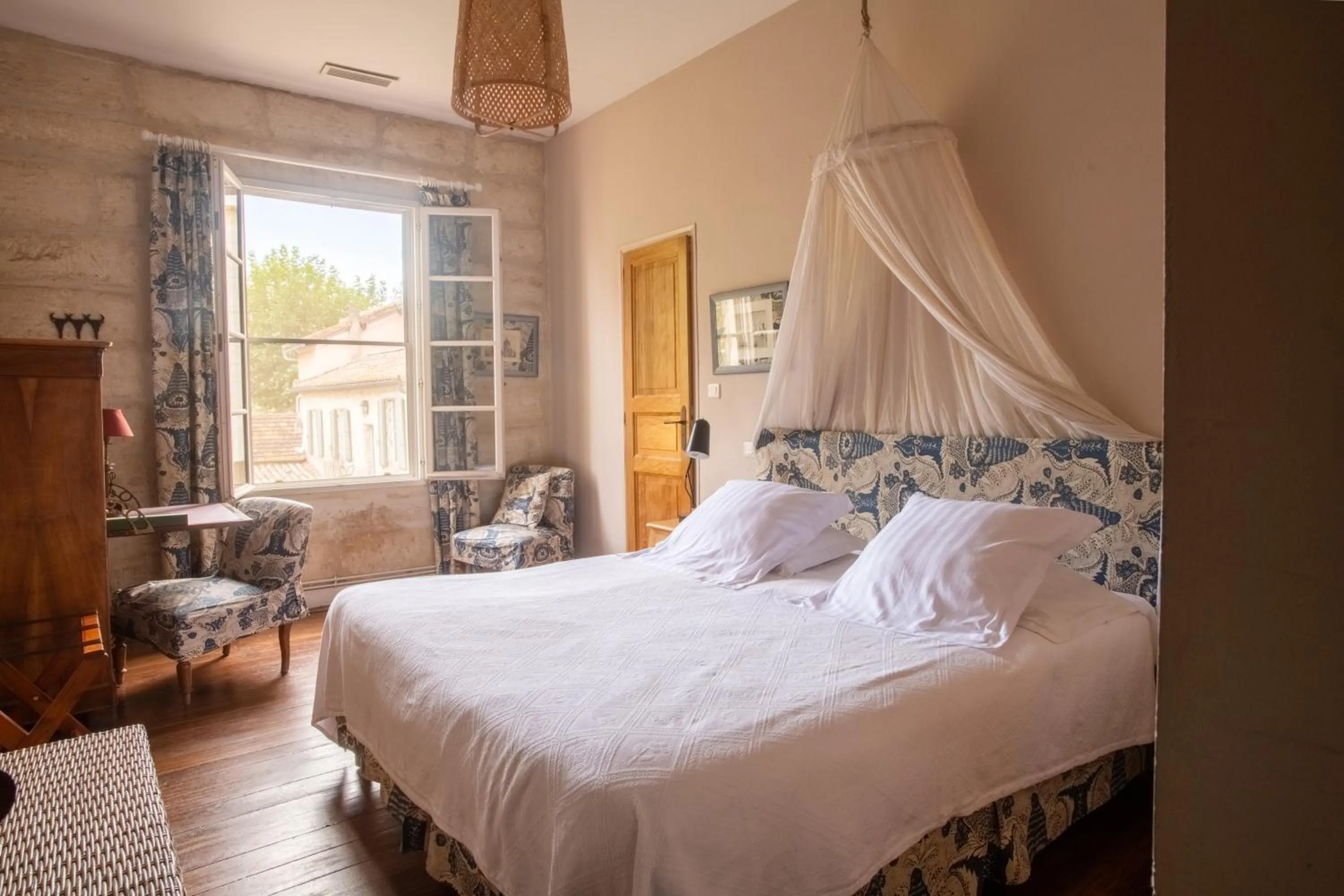 Bed in HOTEL et APPARTEMENTS DOMAINE DES CLOS - Teritoria