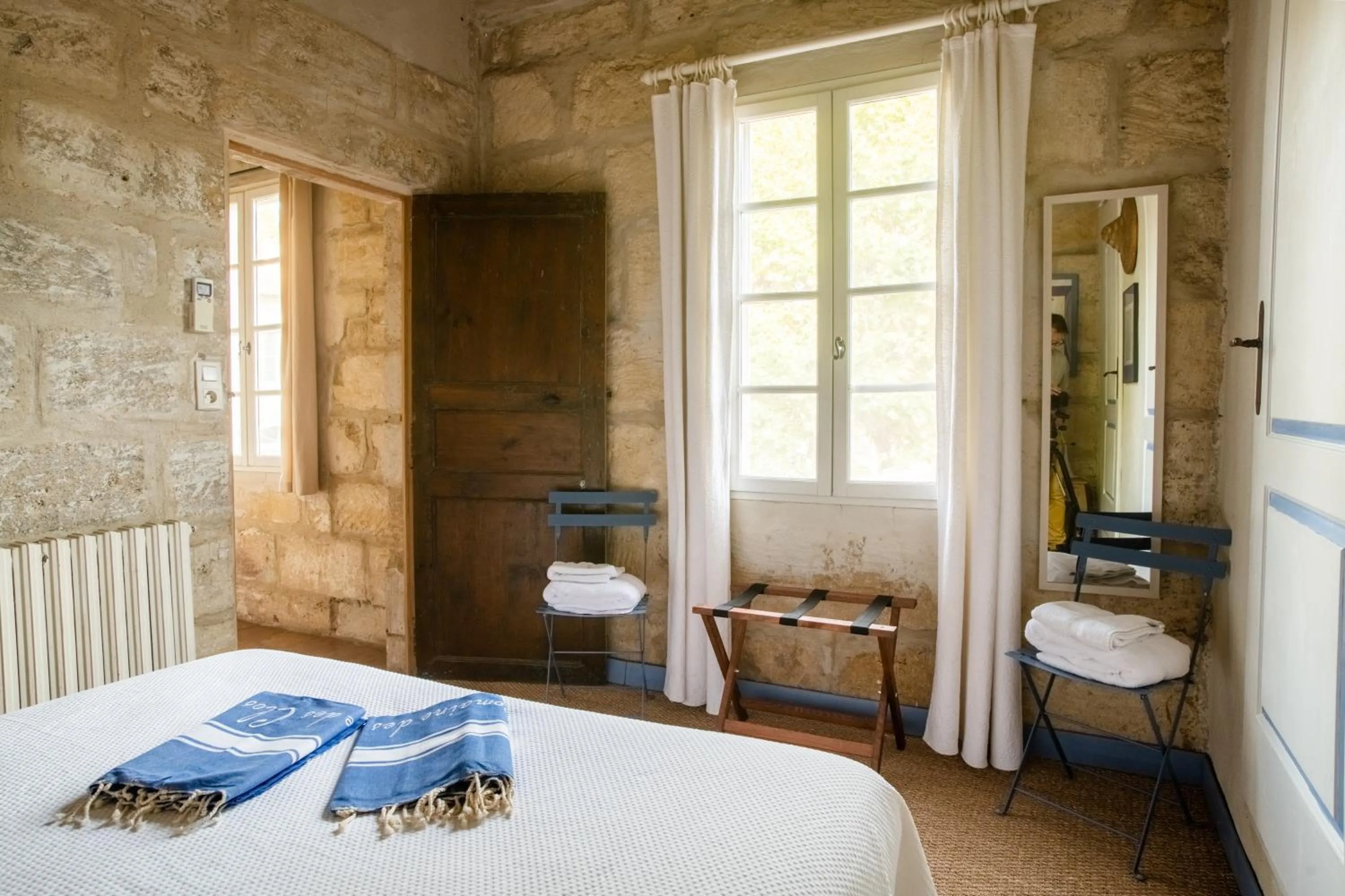 Bed in HOTEL et APPARTEMENTS DOMAINE DES CLOS - Teritoria