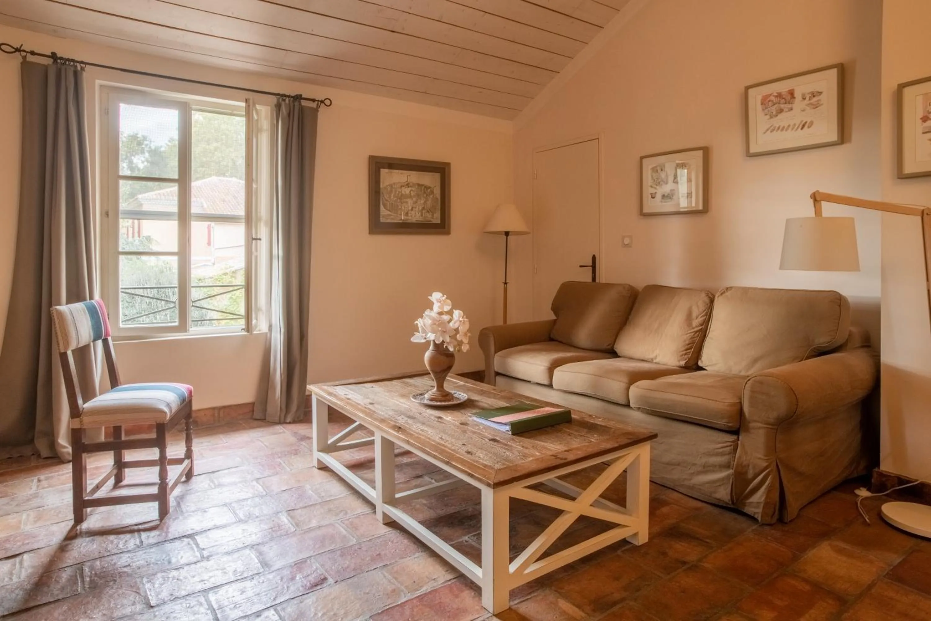 TV and multimedia in HOTEL et APPARTEMENTS DOMAINE DES CLOS - Teritoria