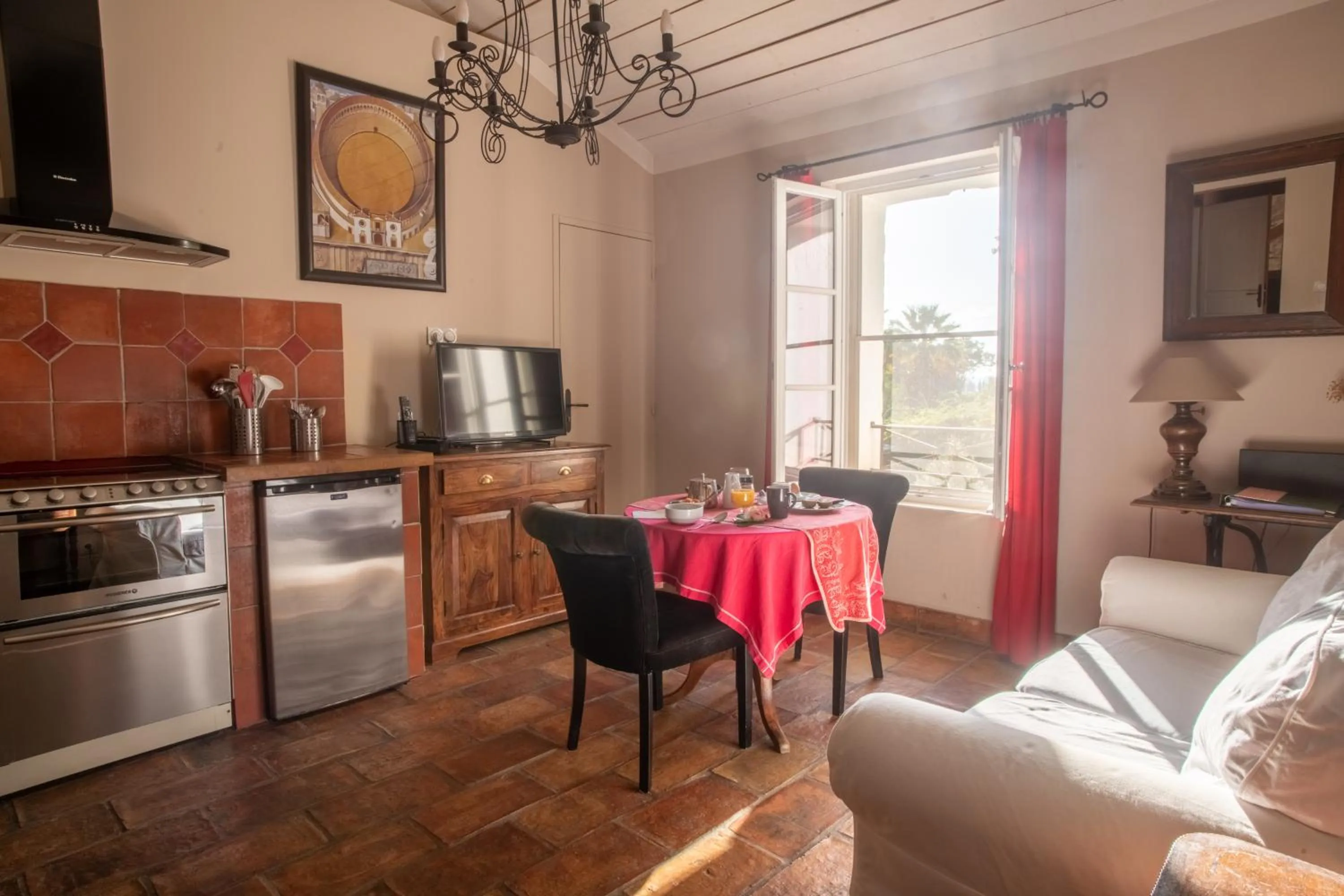 TV and multimedia in HOTEL et APPARTEMENTS DOMAINE DES CLOS - Teritoria