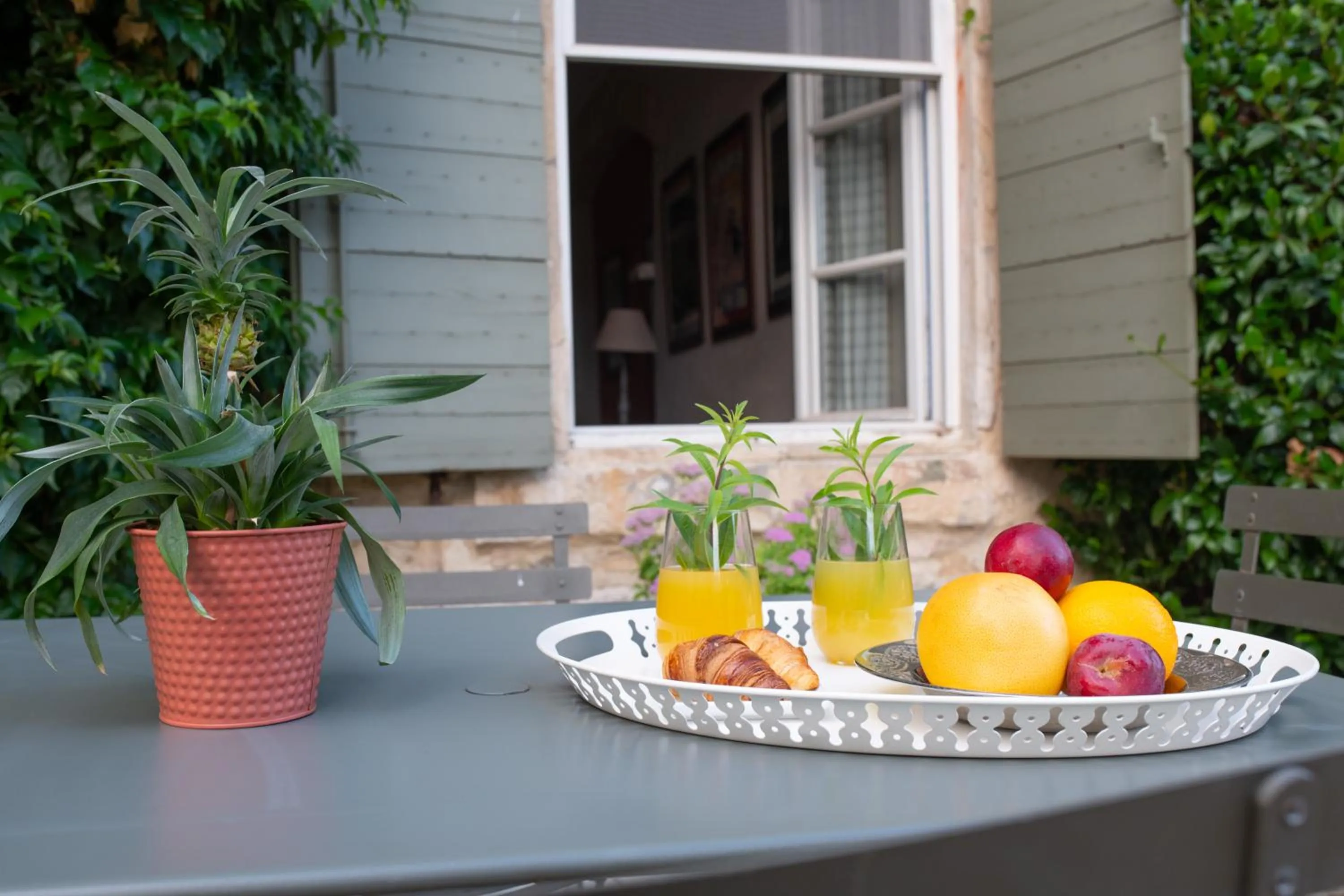 Patio in HOTEL et APPARTEMENTS DOMAINE DES CLOS - Teritoria