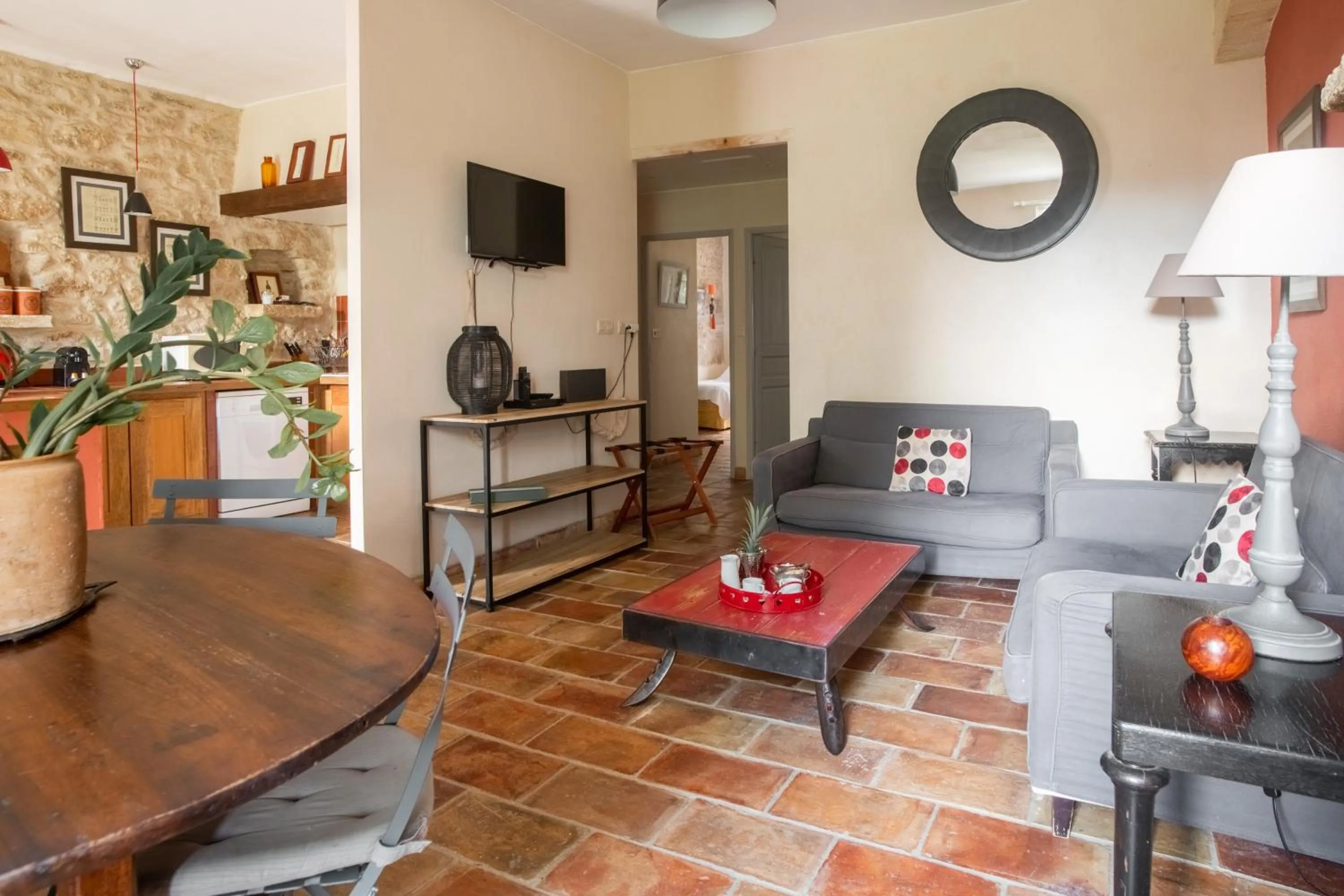 TV and multimedia in HOTEL et APPARTEMENTS DOMAINE DES CLOS - Teritoria