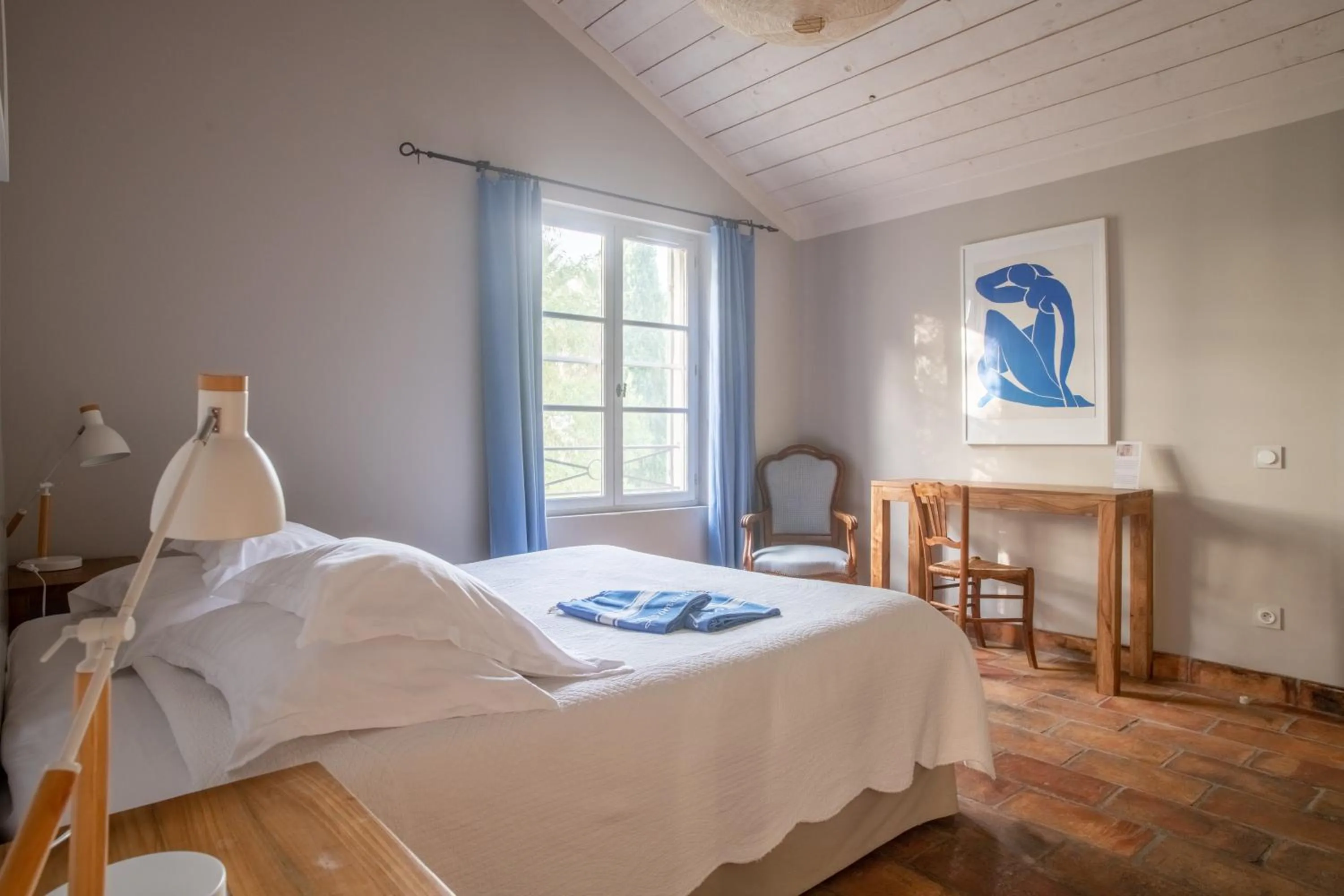 Bed in HOTEL et APPARTEMENTS DOMAINE DES CLOS - Teritoria