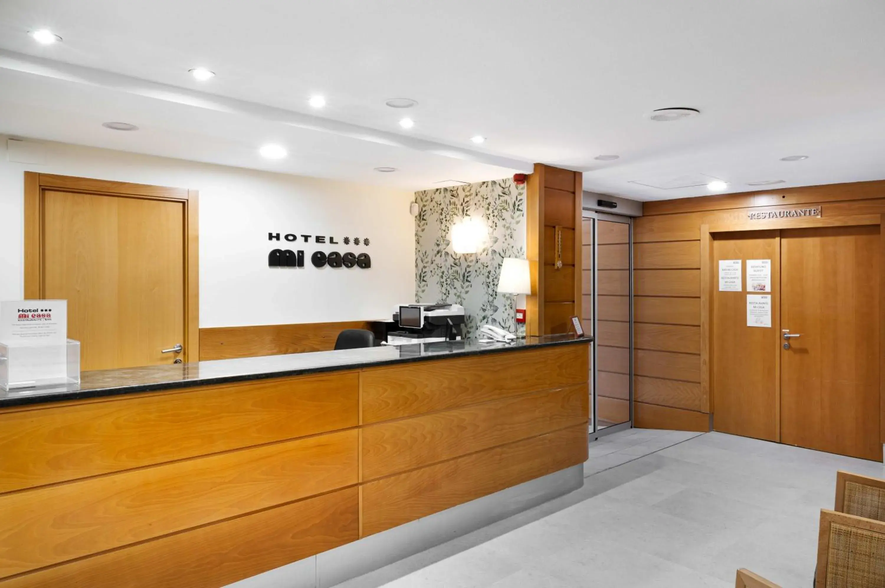 Lobby or reception in Hotel Mi Casa Lobby or reception in Hotel Mi Casa