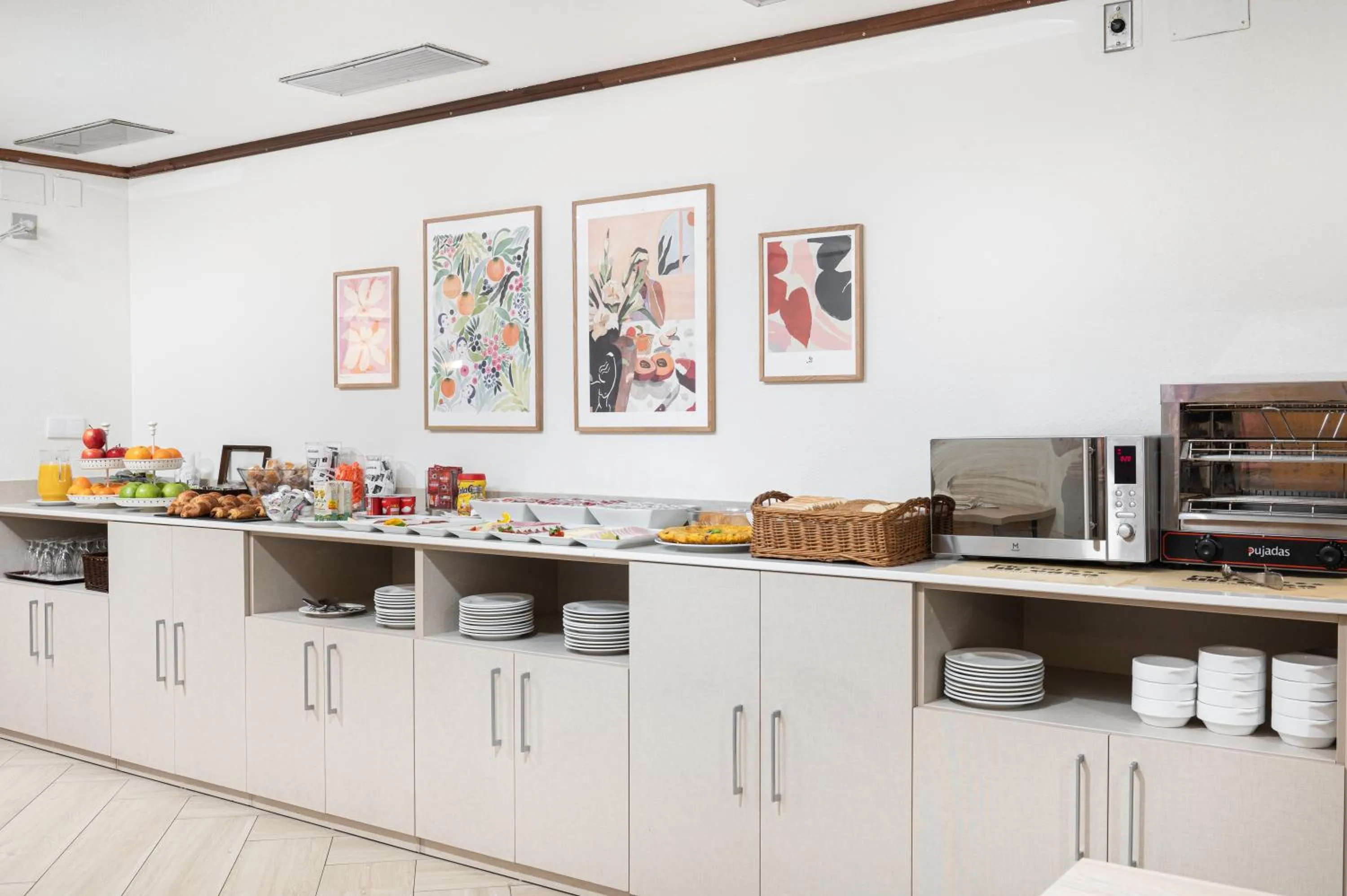 Buffet breakfast in Hotel Mi Casa