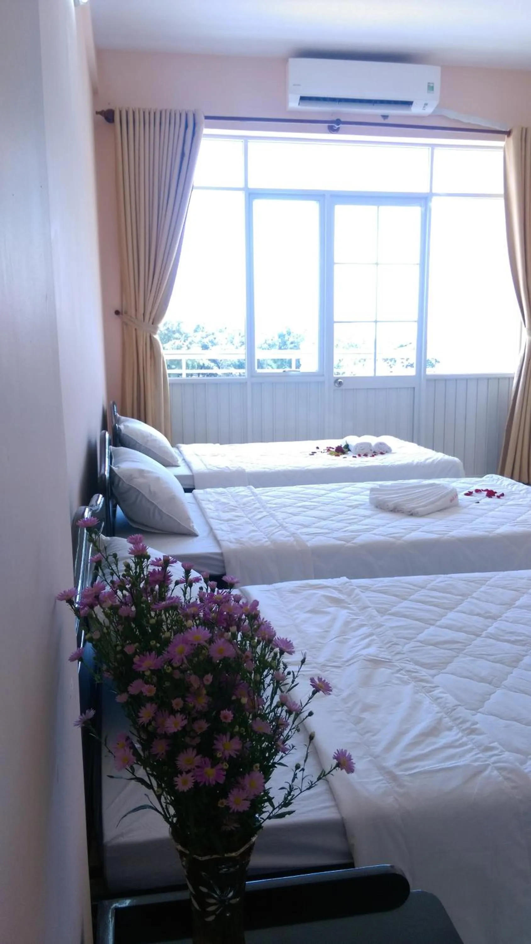 Bed in Thanh Nien Hotel - Vung Tau