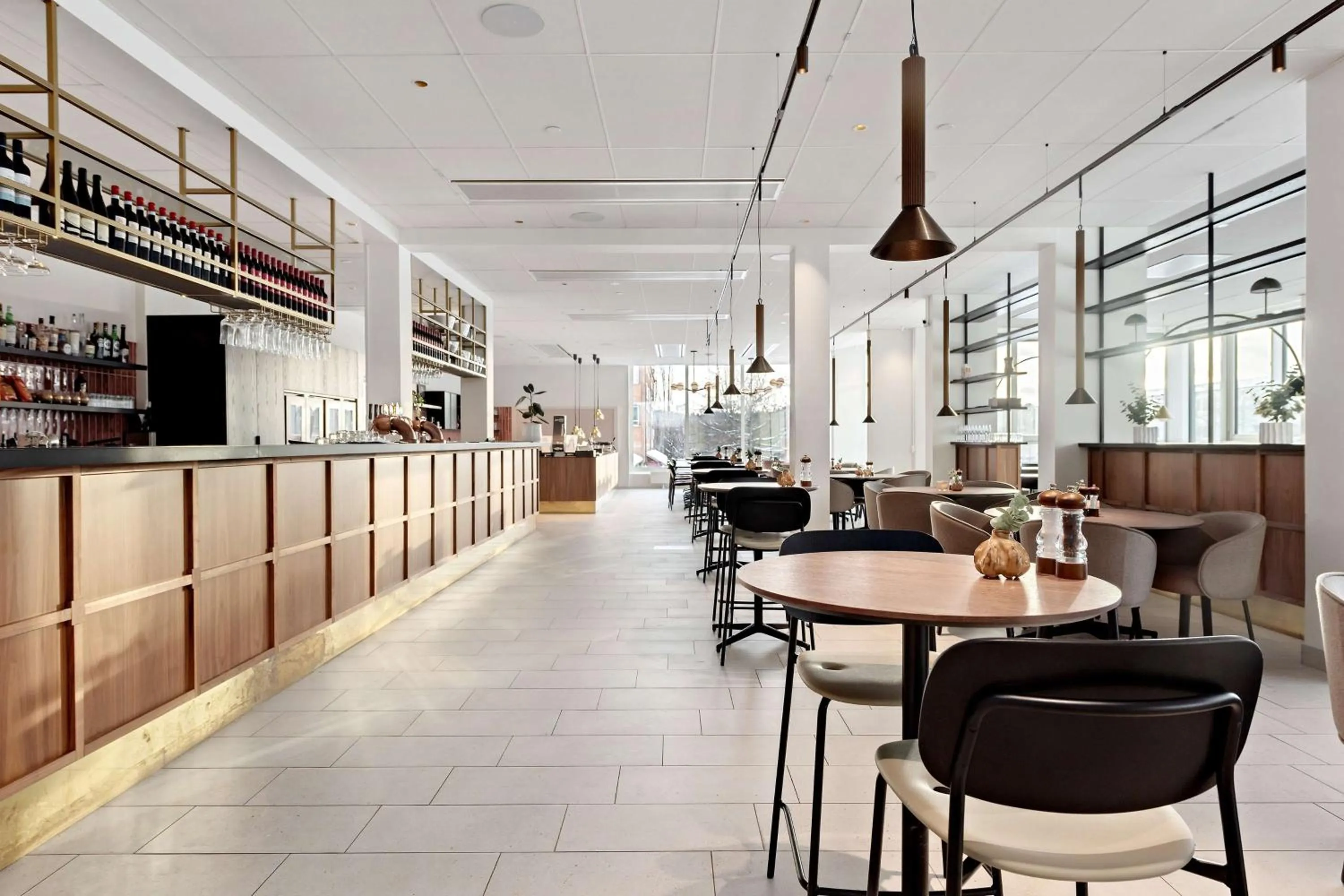 Restaurant/places to eat in Best Western Hotel Tranas Statt