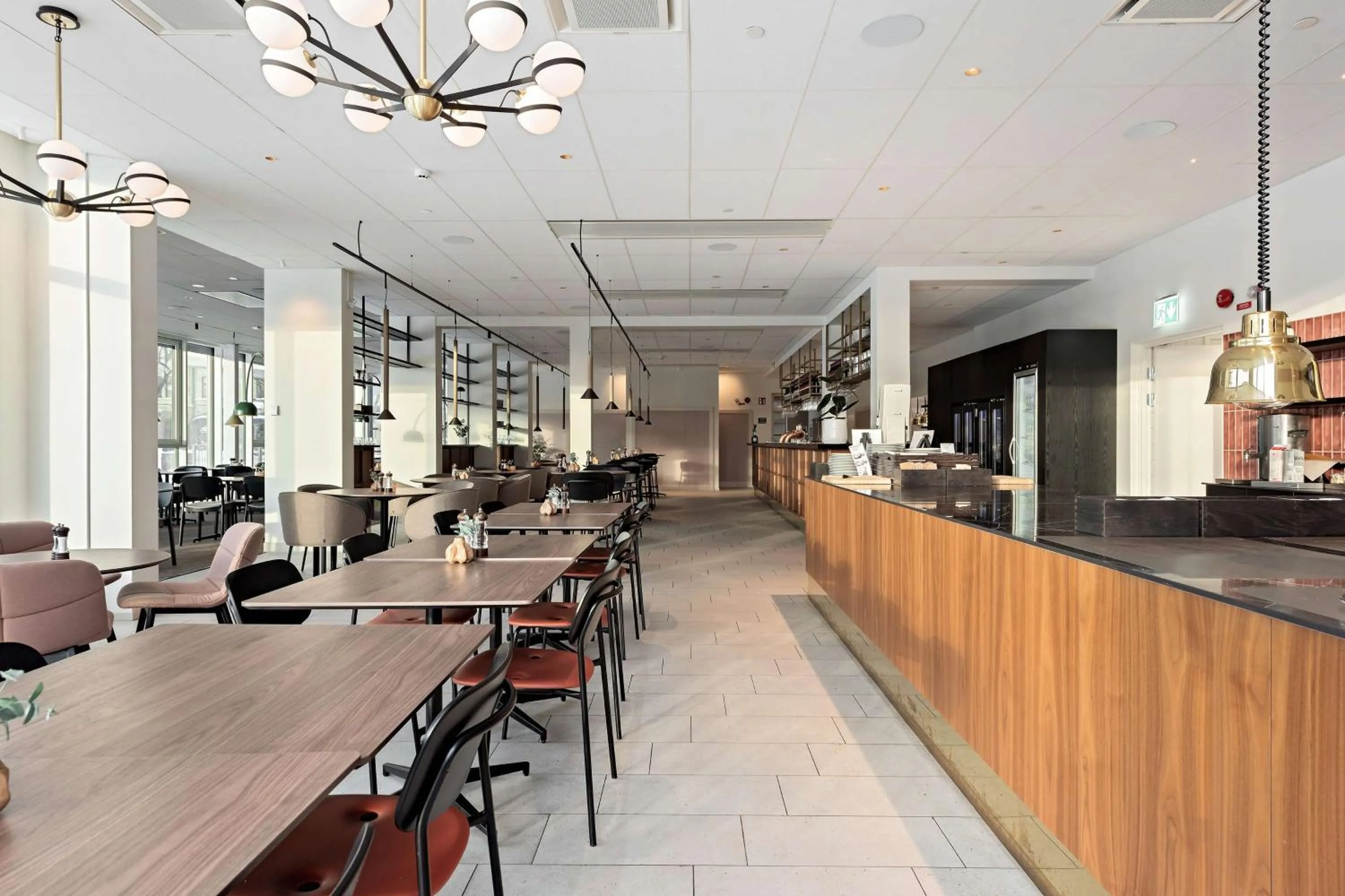 Restaurant/places to eat in Best Western Hotel Tranas Statt