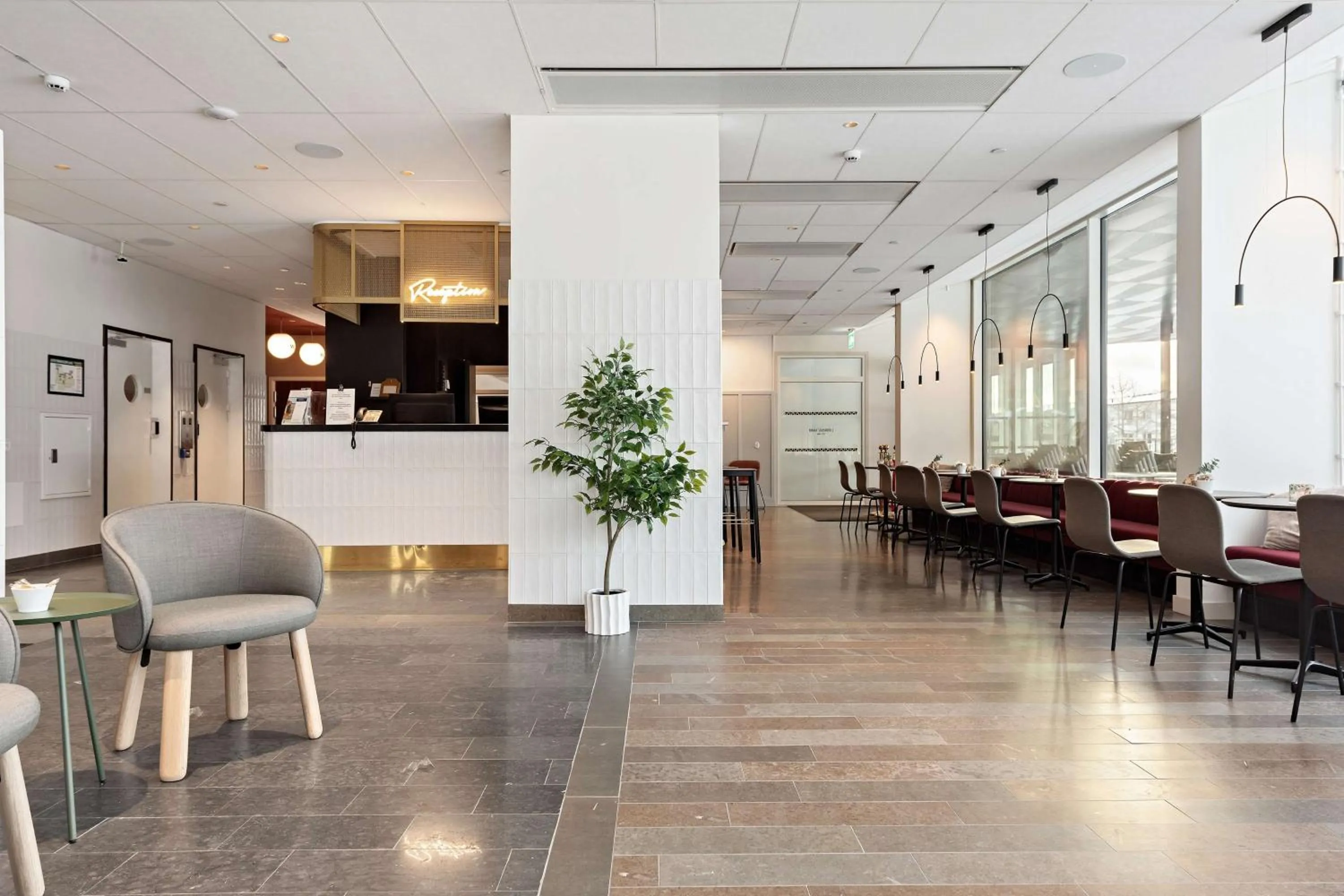 Lobby or reception in Best Western Hotel Tranas Statt