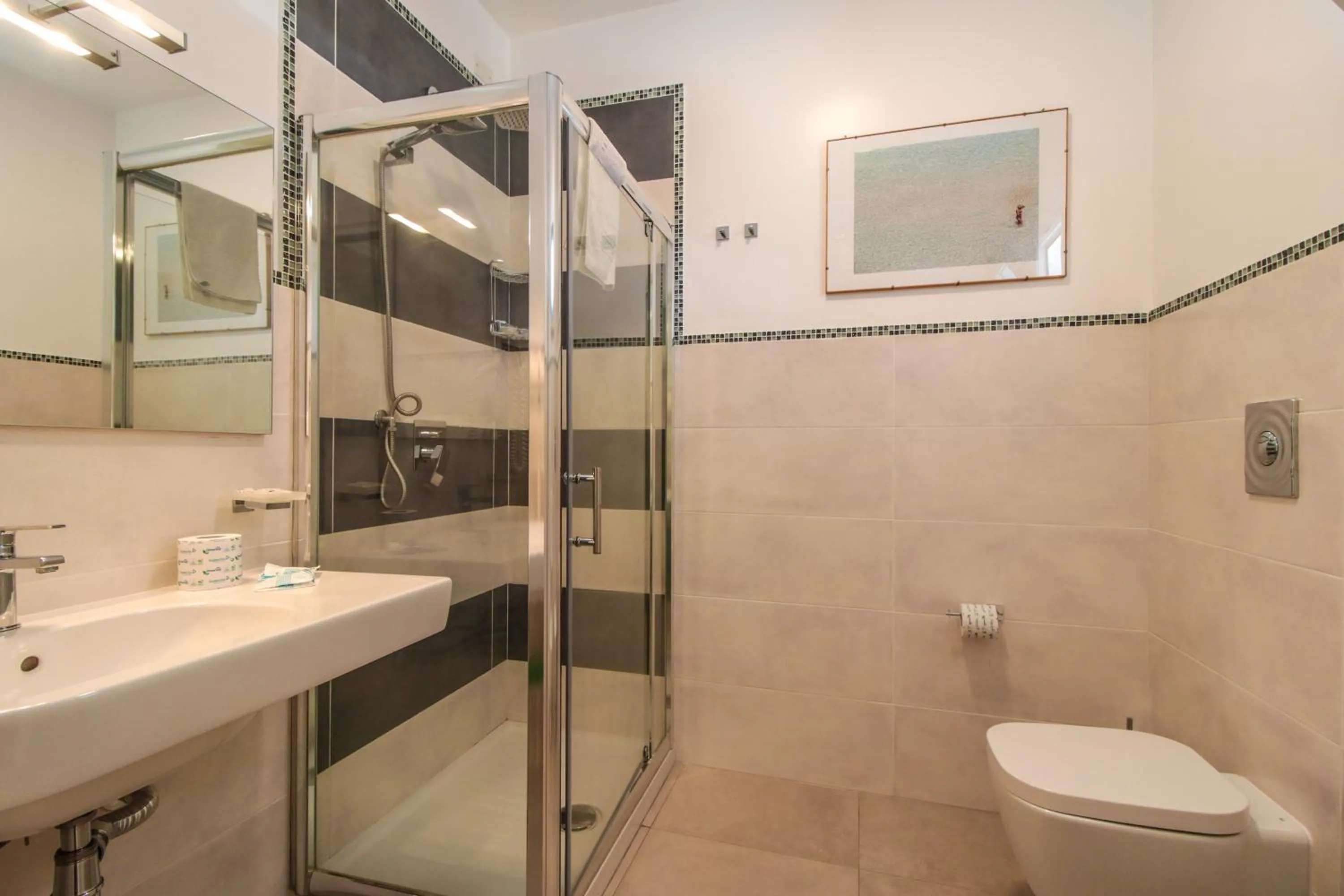 Shower in Hotel Il Faro Della Guitgia Tommasino