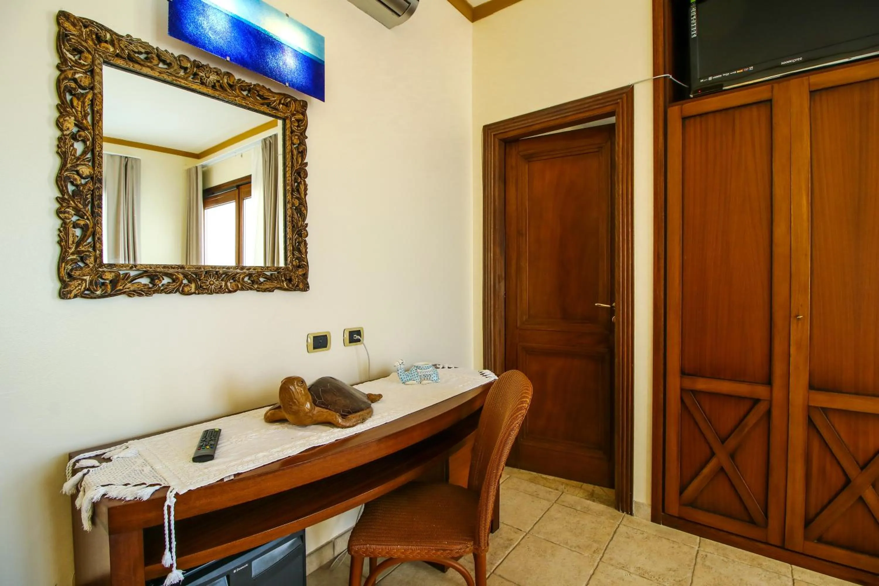 Bedroom in Hotel Il Faro Della Guitgia Tommasino