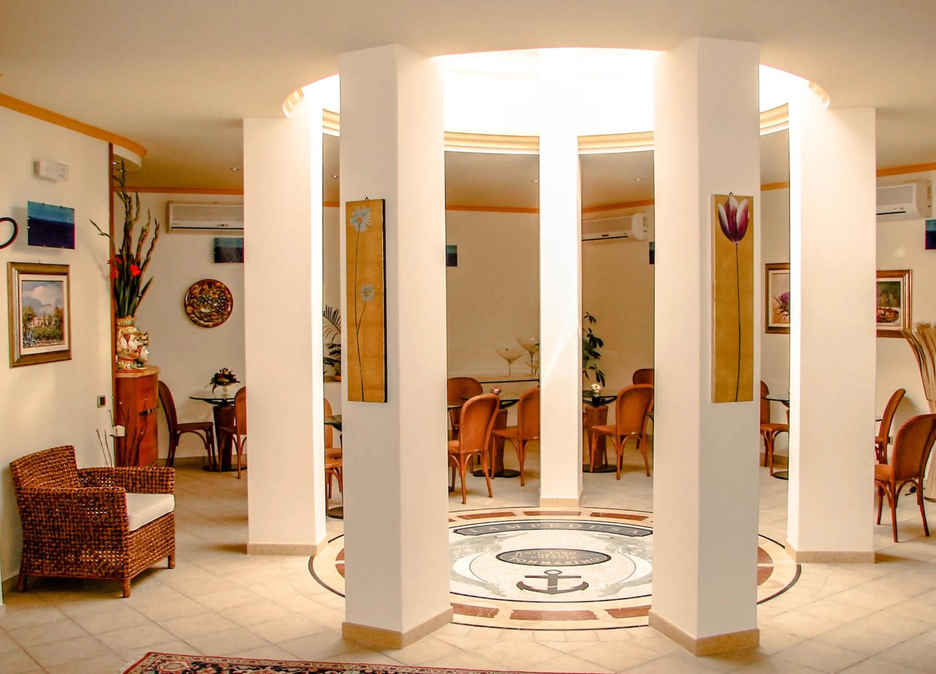 Restaurant/places to eat in Hotel Il Faro Della Guitgia Tommasino