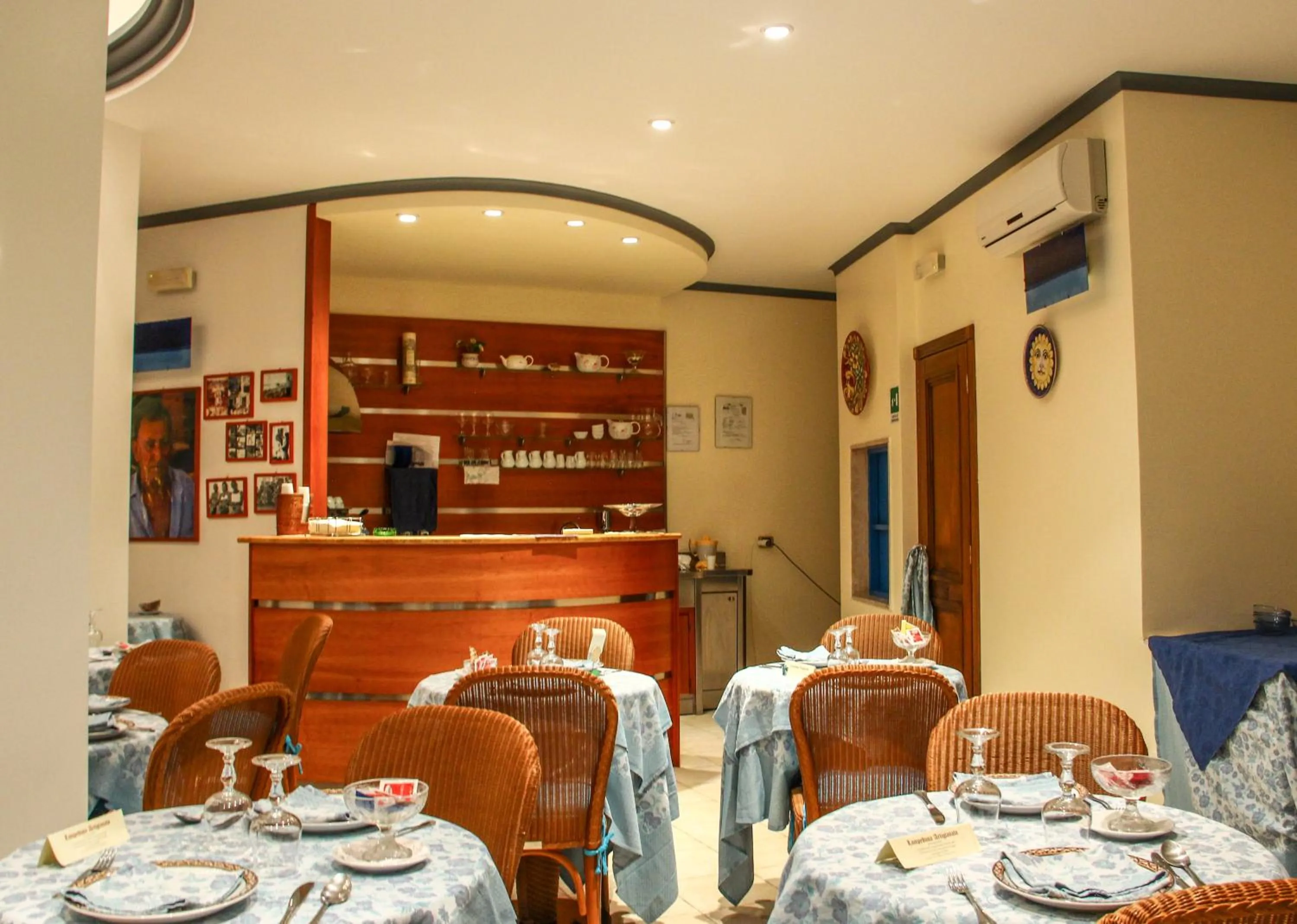Restaurant/places to eat in Hotel Il Faro Della Guitgia Tommasino