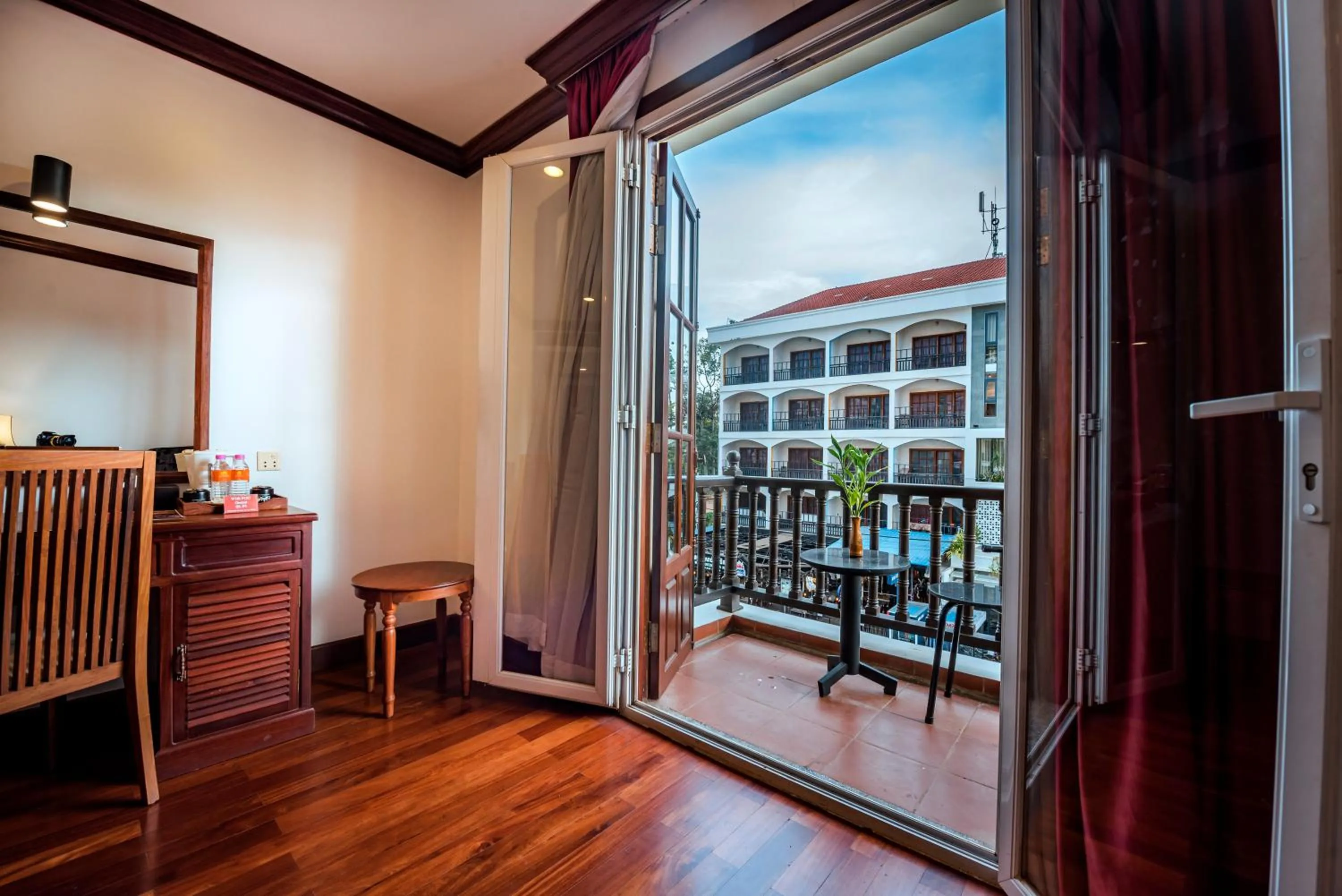 Balcony/Terrace, Bed in The Suite By Royal Crown Hotel