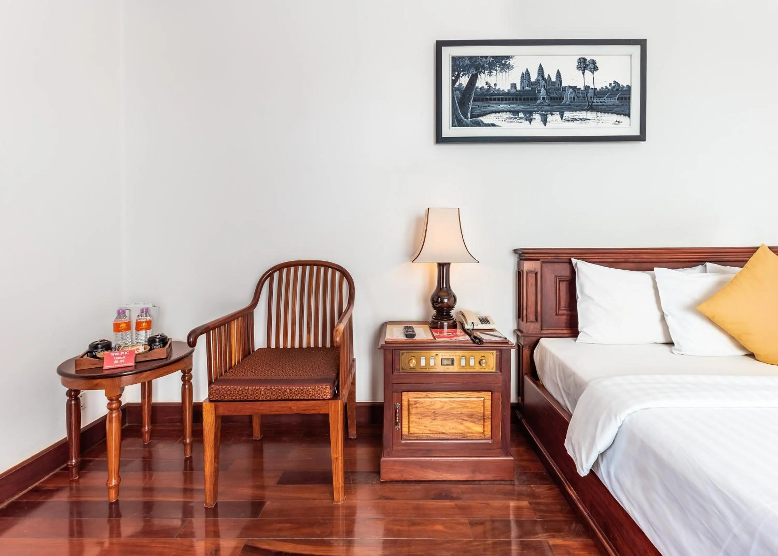 Seating area, Bed in The Suite By Royal Crown Hotel