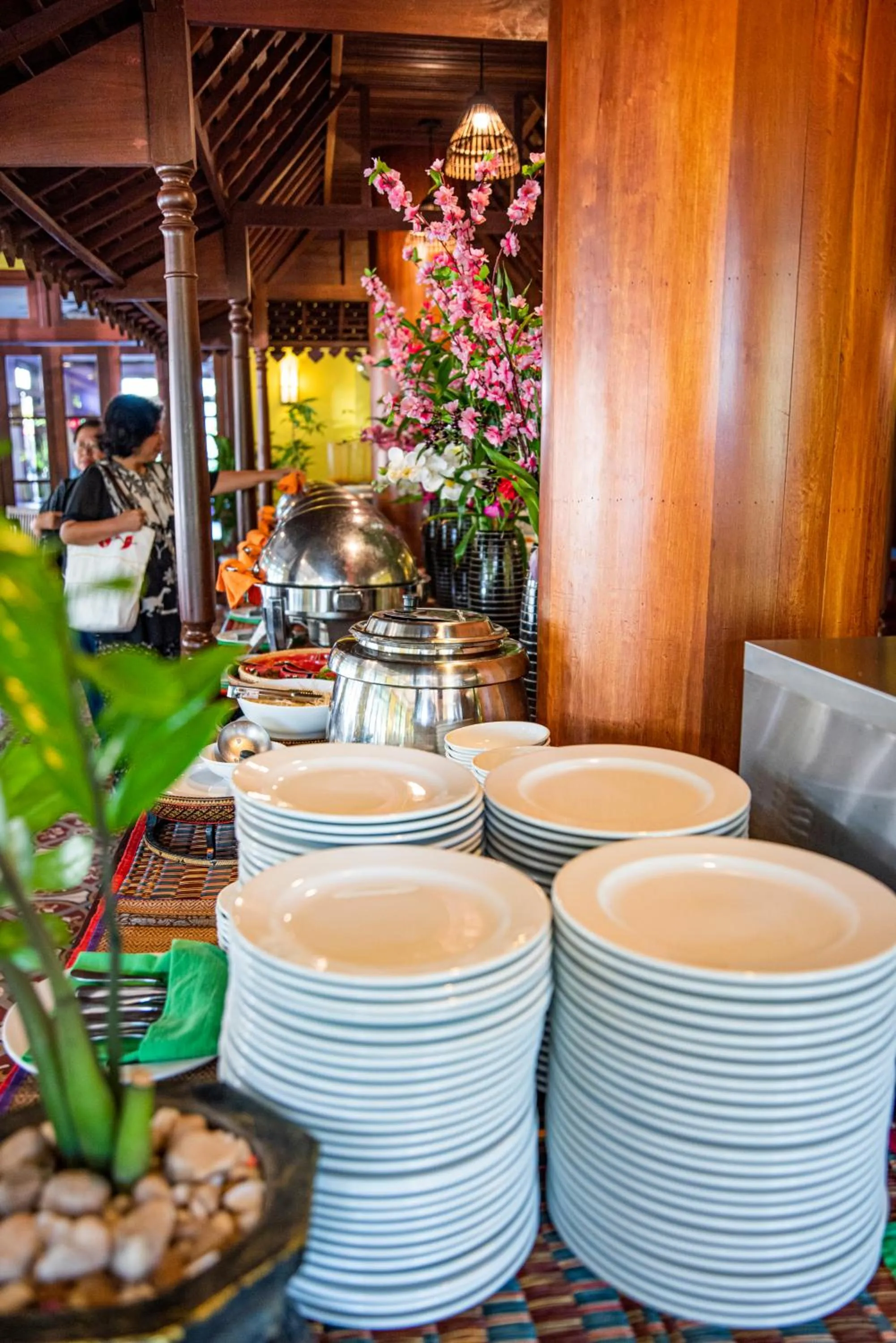 Restaurant/places to eat in The Suite By Royal Crown Hotel