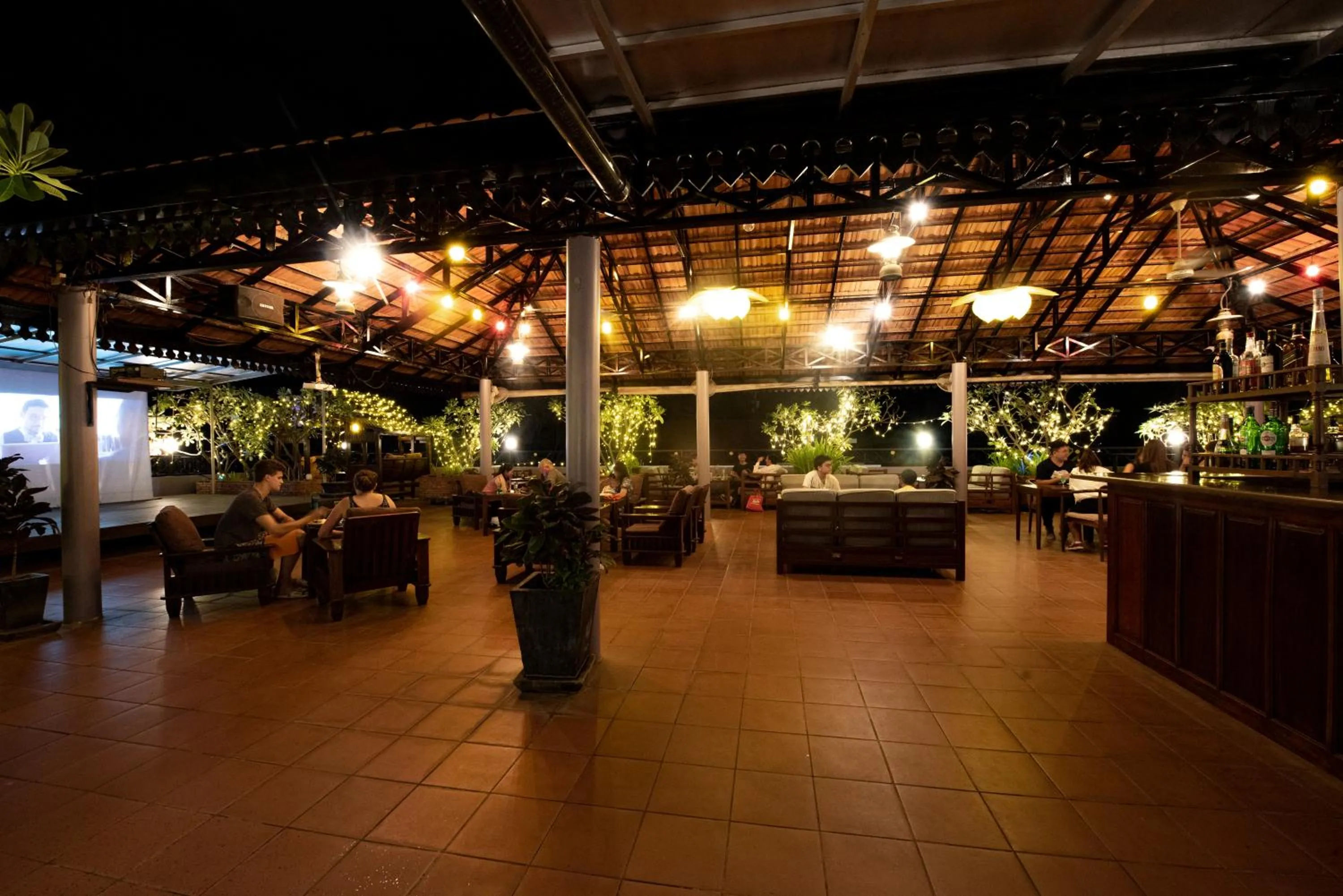 Lounge or bar in The Suite By Royal Crown Hotel