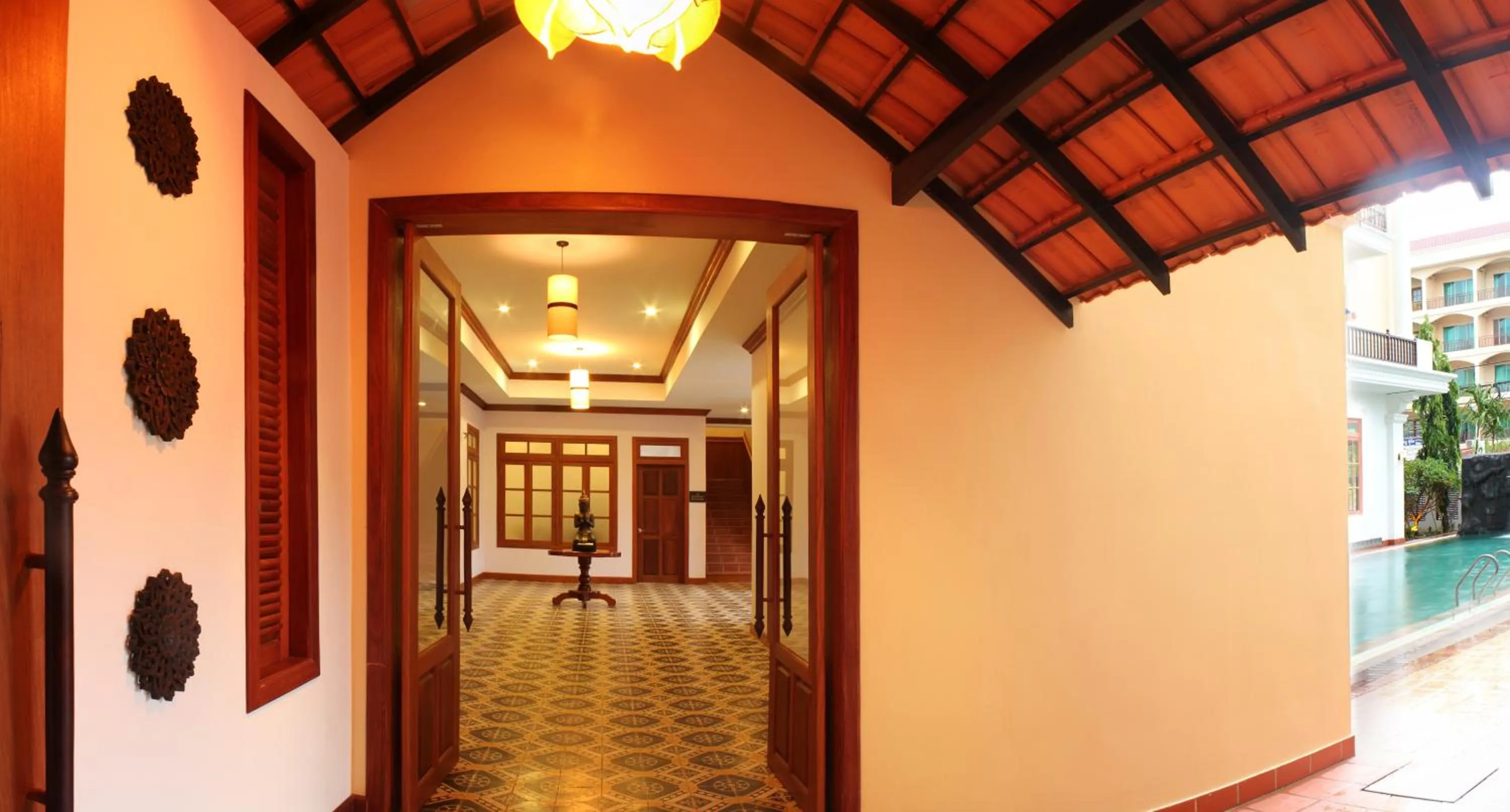 Facade/entrance in The Suite By Royal Crown Hotel