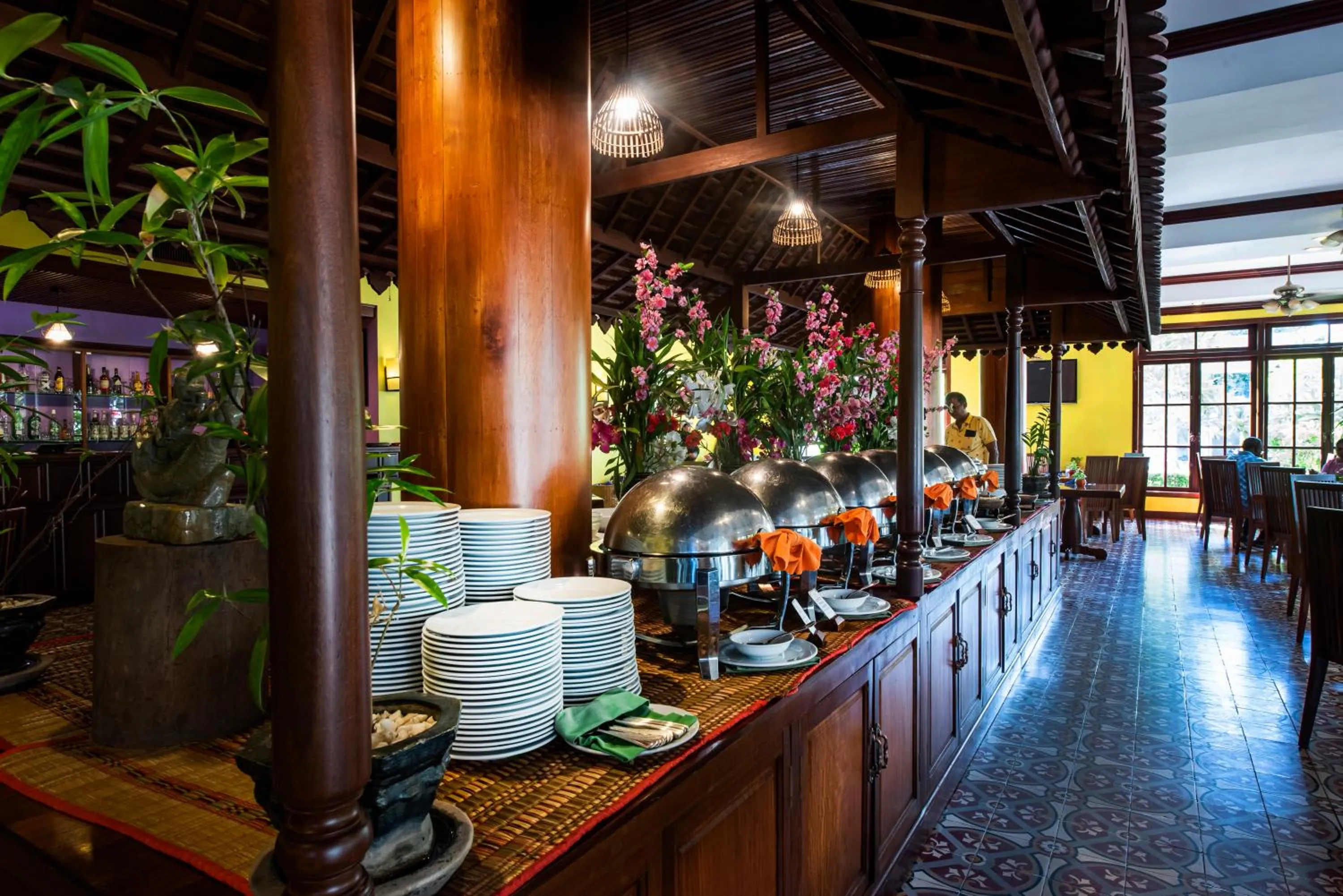 Restaurant/places to eat in The Suite By Royal Crown Hotel