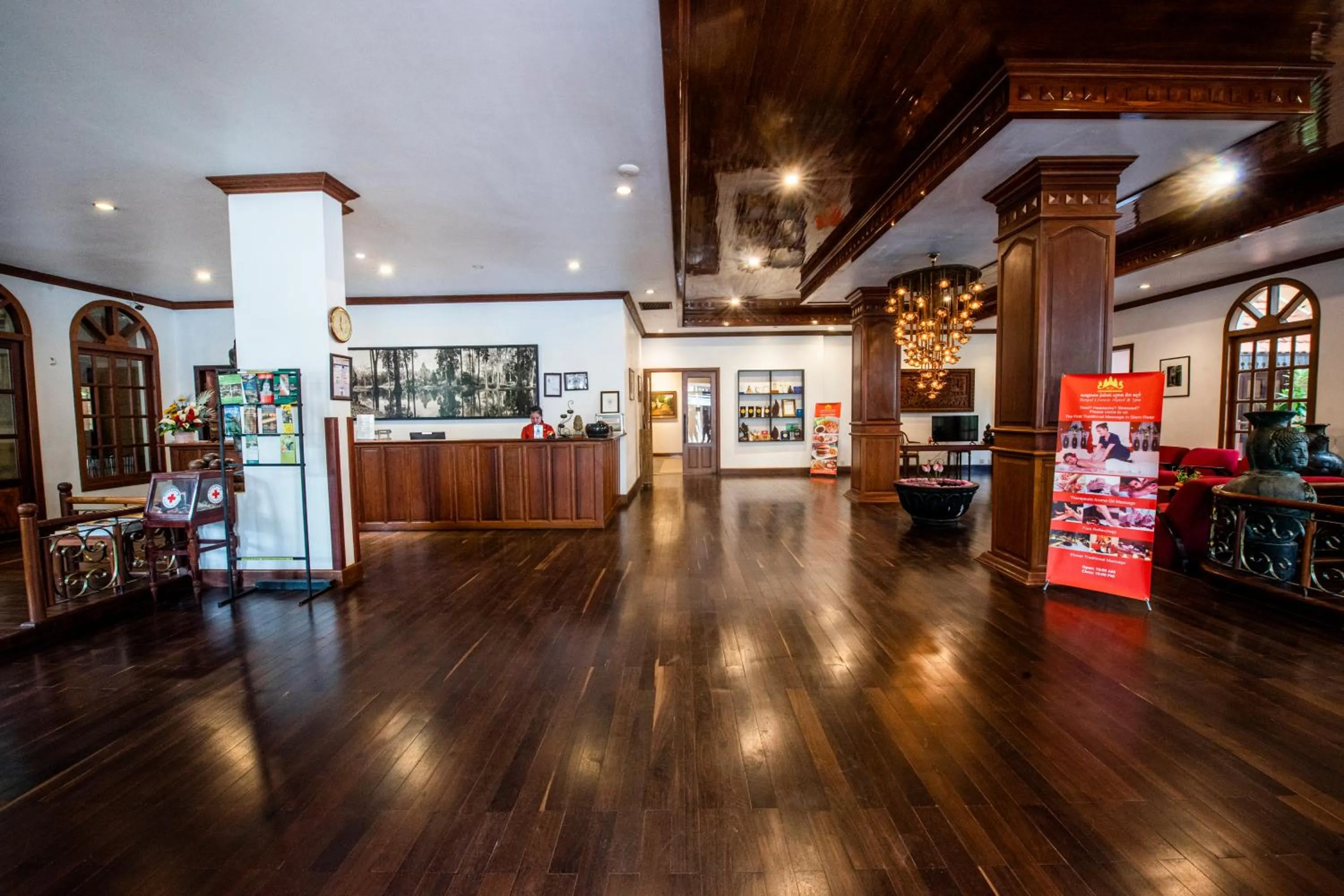 Lobby or reception in The Suite By Royal Crown Hotel