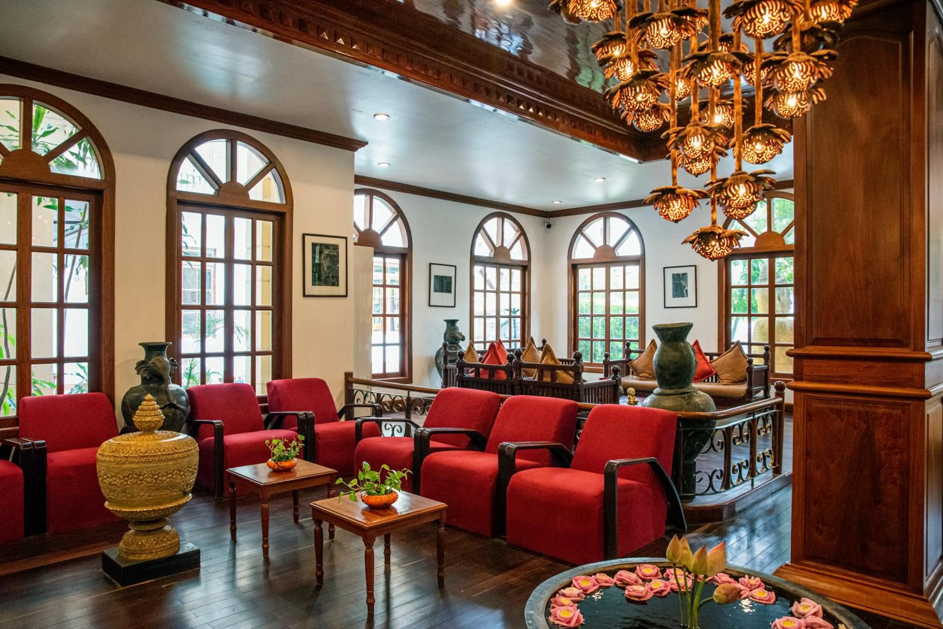 Lobby or reception in The Suite By Royal Crown Hotel