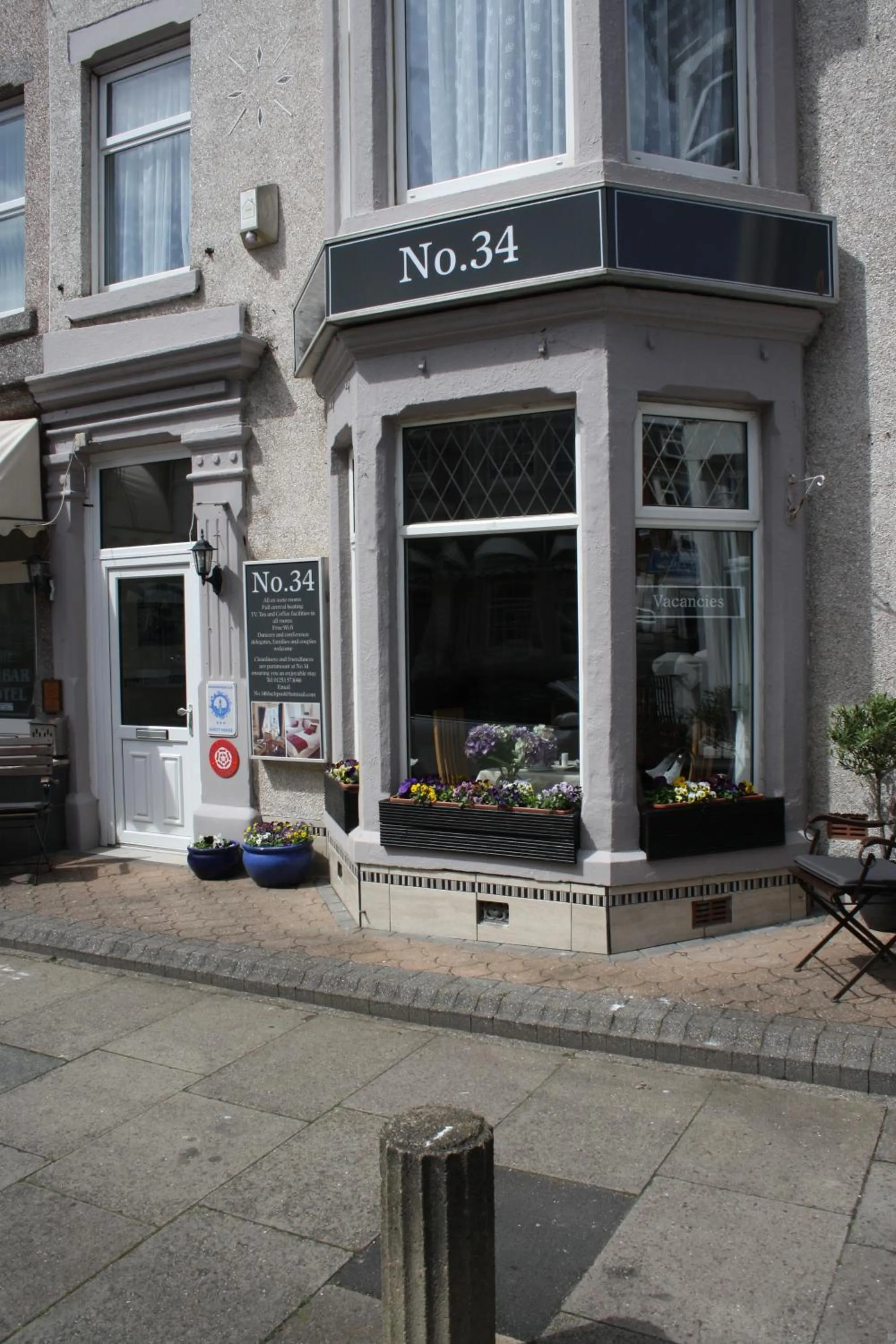 Facade/entrance in No 34